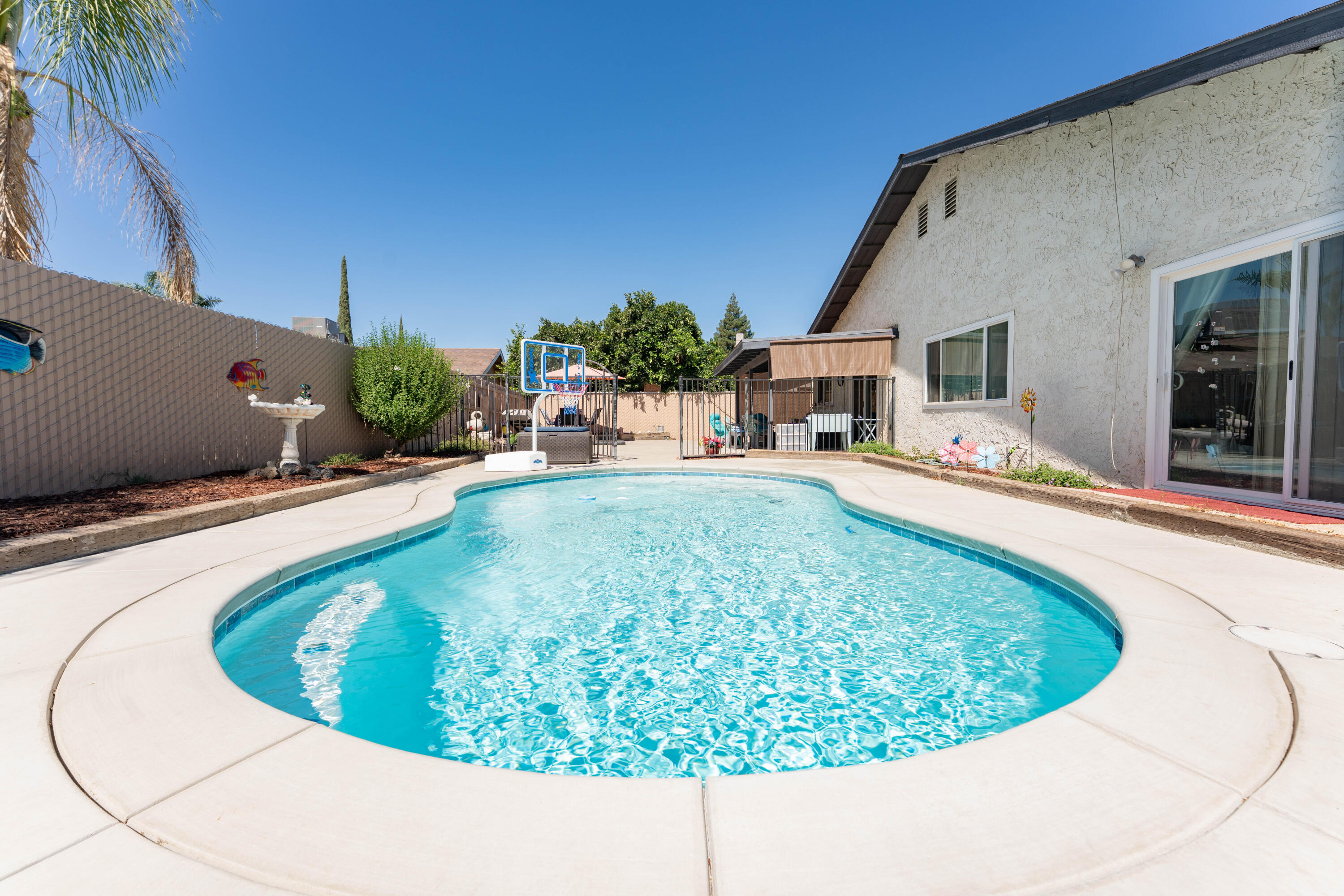1681 W Wall Ln, Porterville, CA 93257