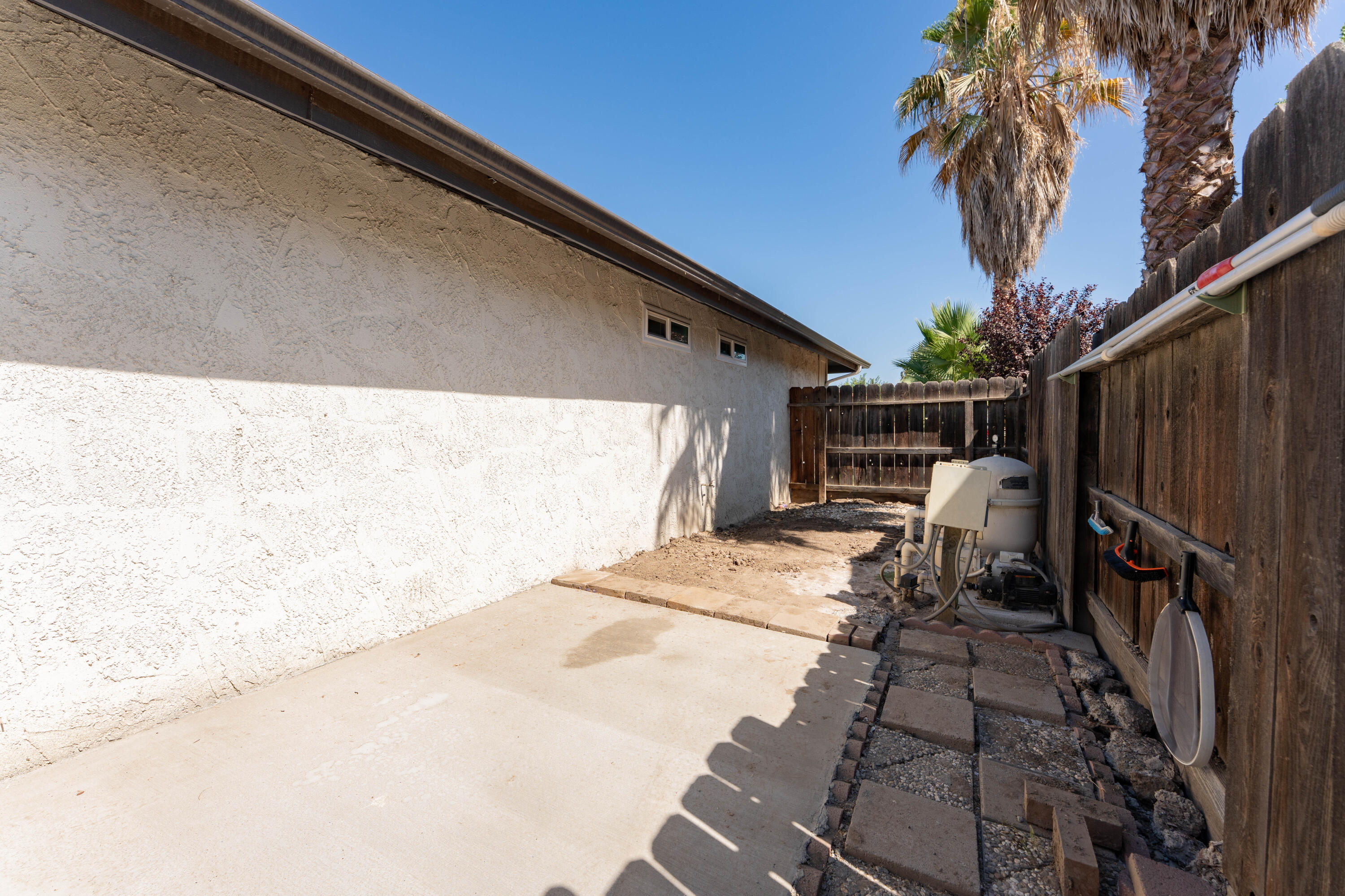 1681 W Wall Ln, Porterville, CA 93257
