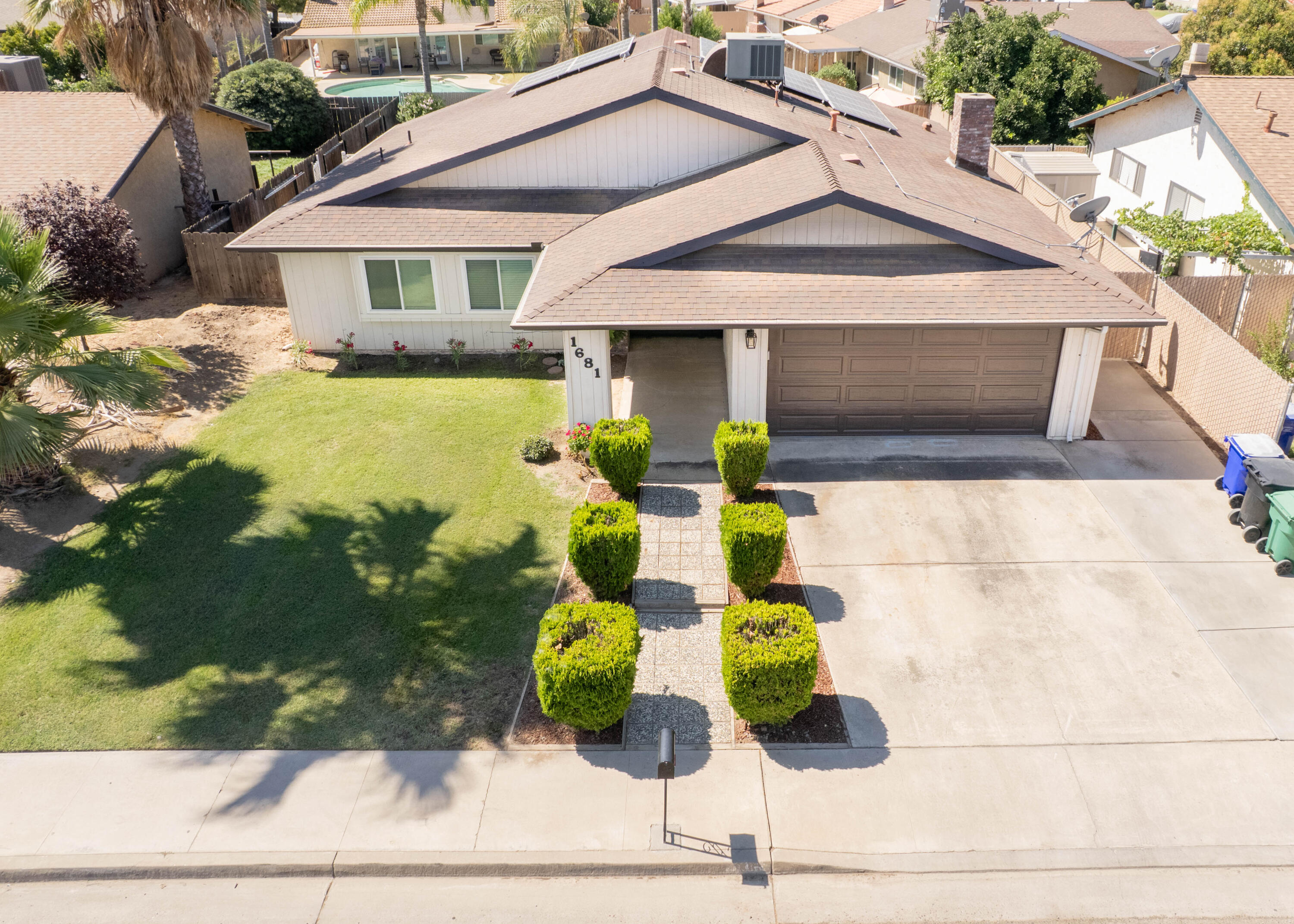 1681 W Wall Ln, Porterville, CA 93257
