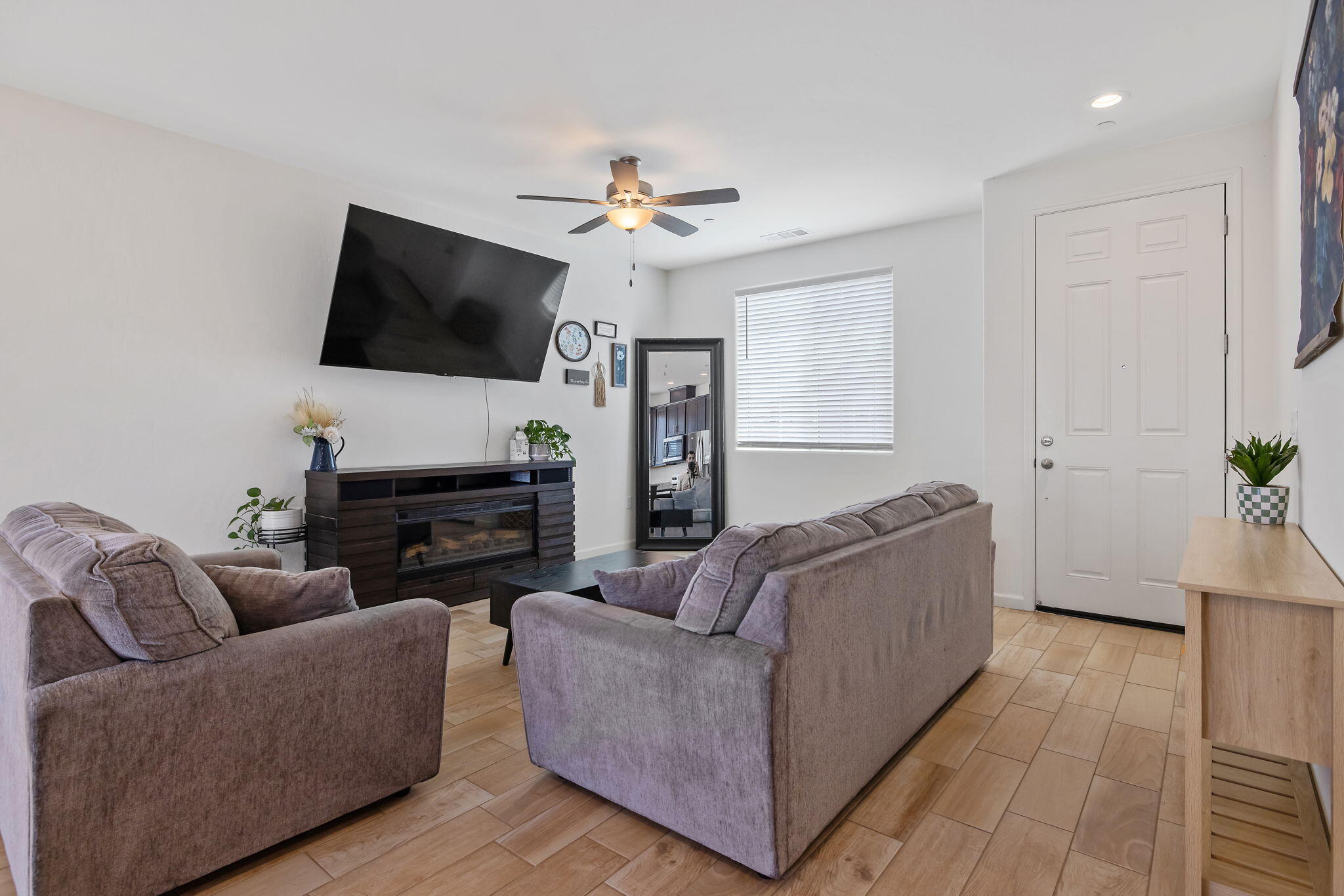 2080 Bolton Ave, Tulare, CA 93274