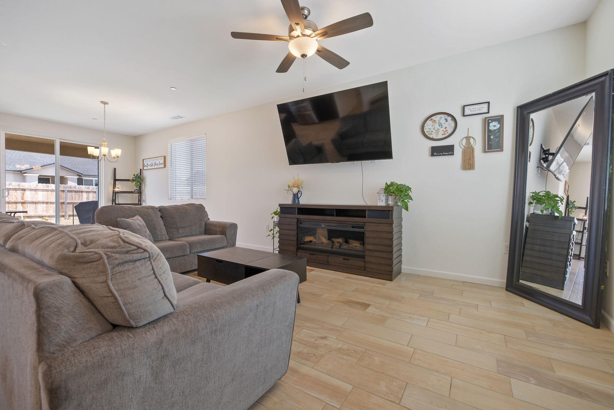 2080 Bolton Ave, Tulare, CA 93274