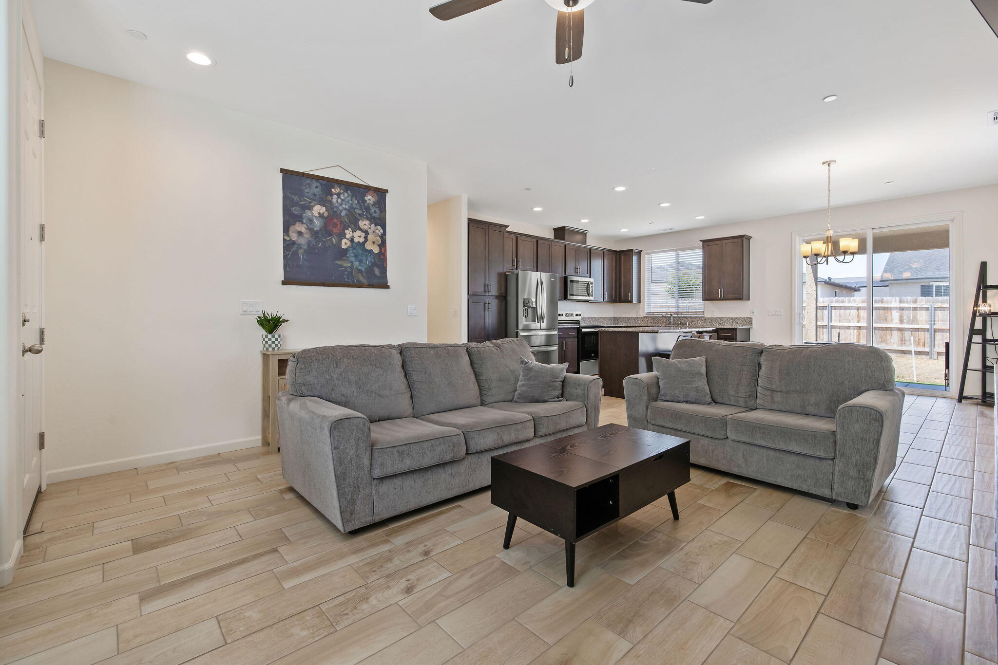 2080 Bolton Ave, Tulare, CA 93274