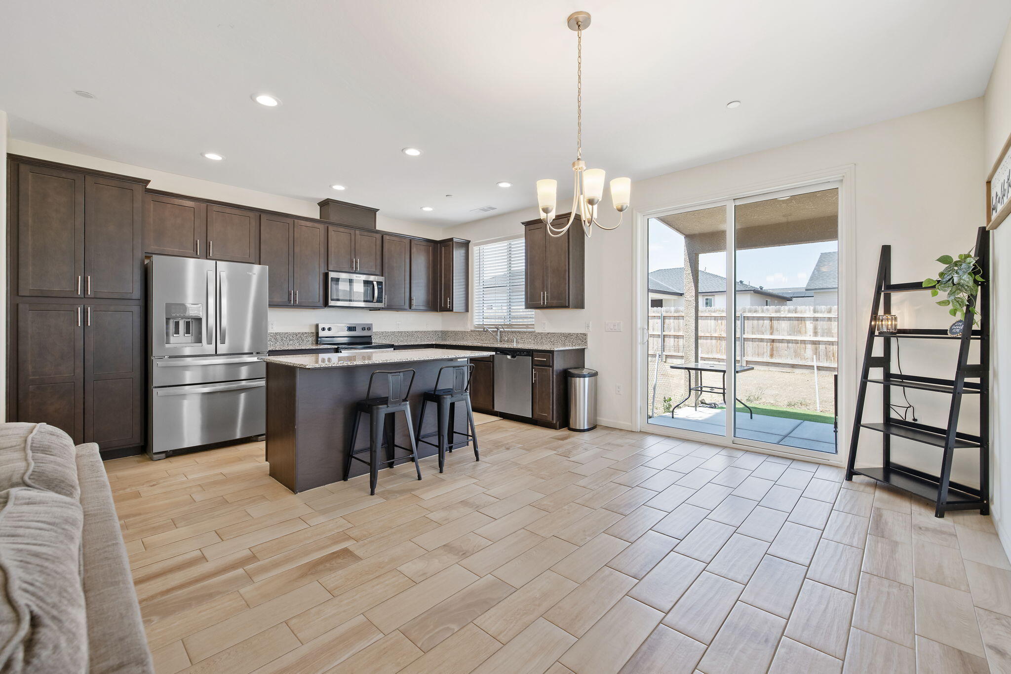2080 Bolton Ave, Tulare, CA 93274