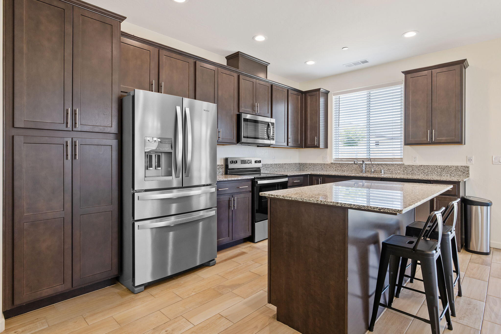 2080 Bolton Ave, Tulare, CA 93274