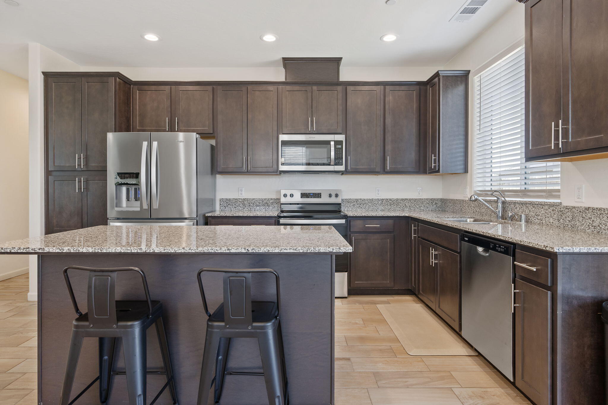 2080 Bolton Ave, Tulare, CA 93274