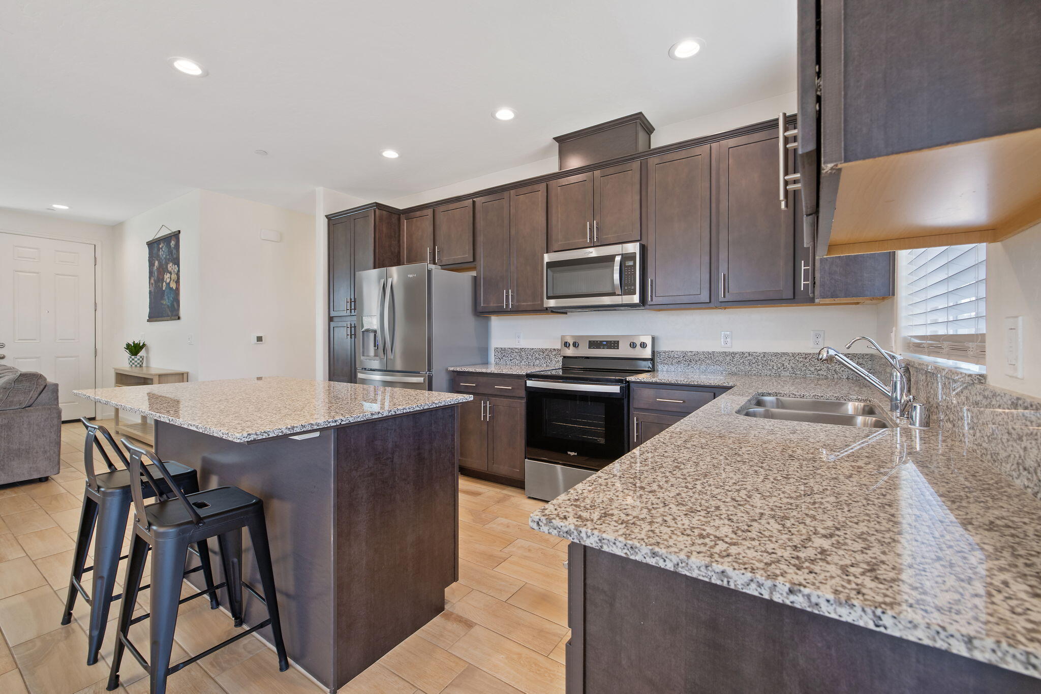 2080 Bolton Ave, Tulare, CA 93274