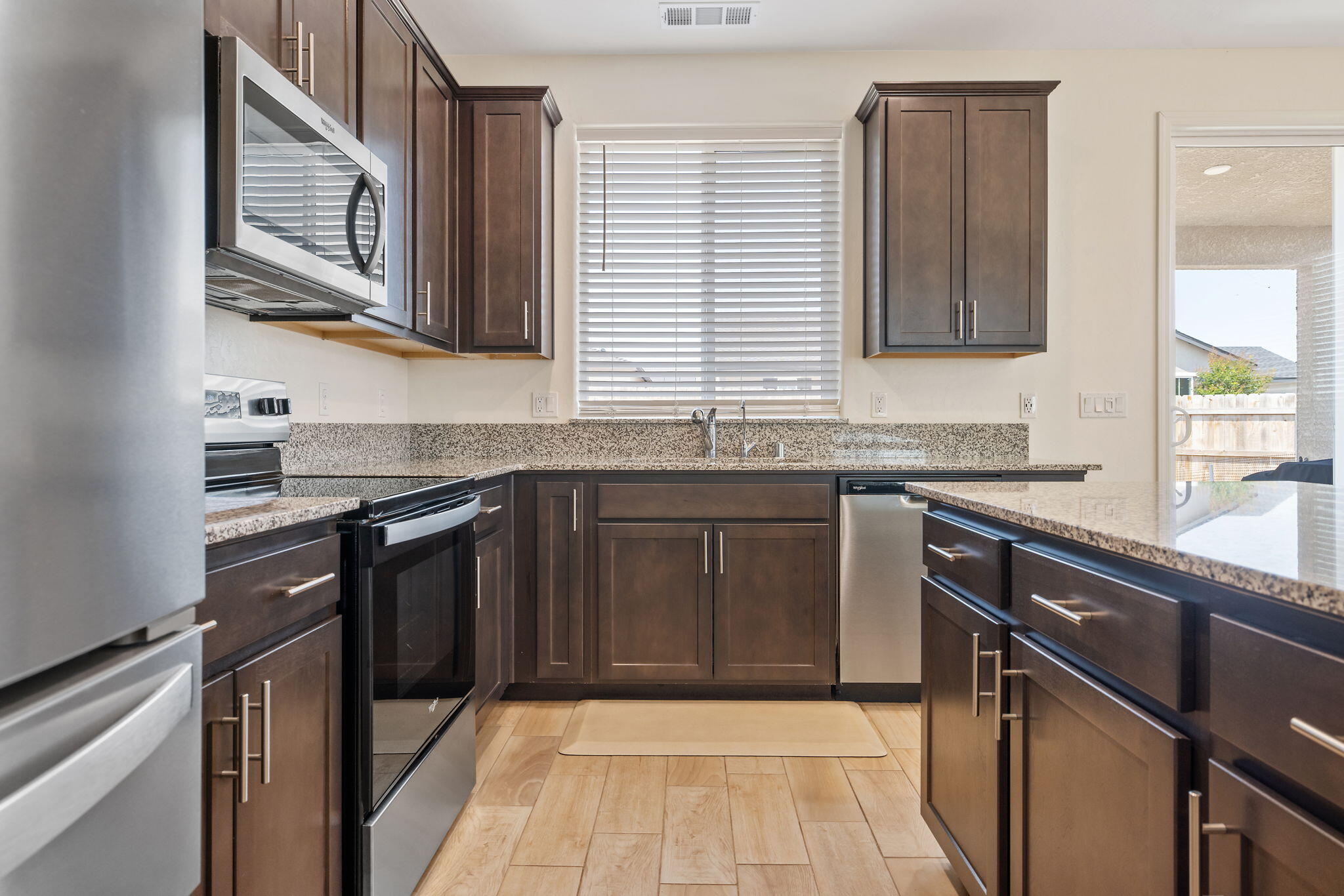 2080 Bolton Ave, Tulare, CA 93274