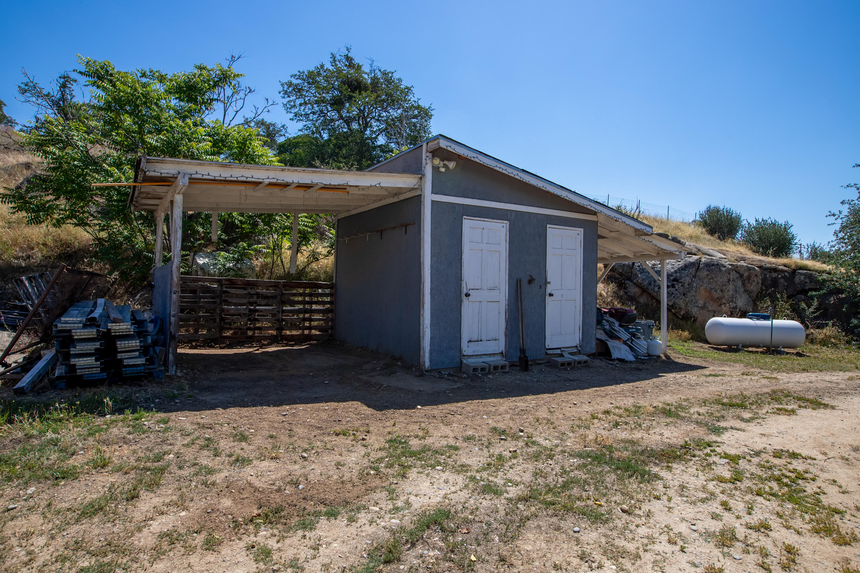 34141 Bronco Ln, Yokuts Valley, CA 93675