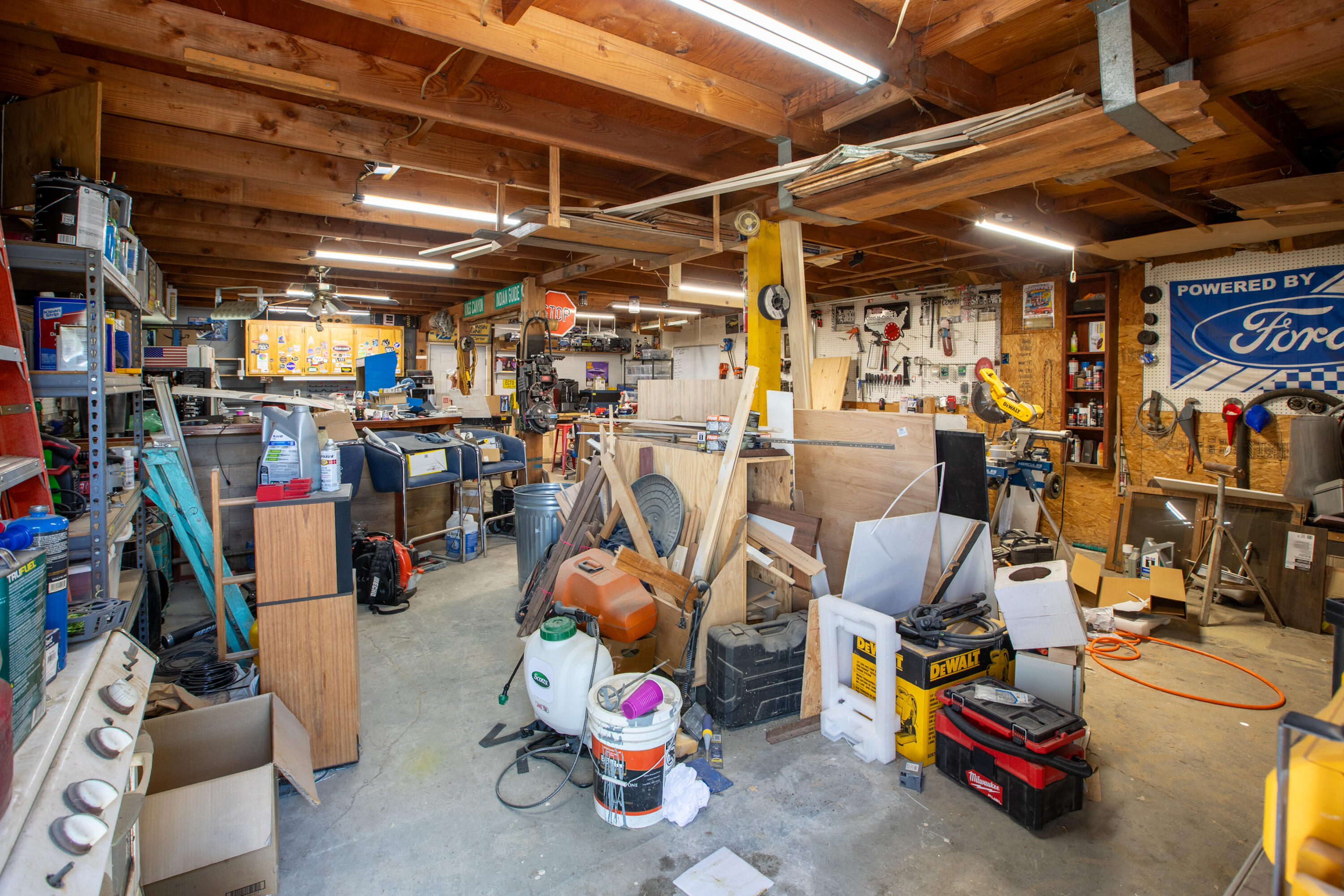 34141 Bronco Ln, Yokuts Valley, CA 93675