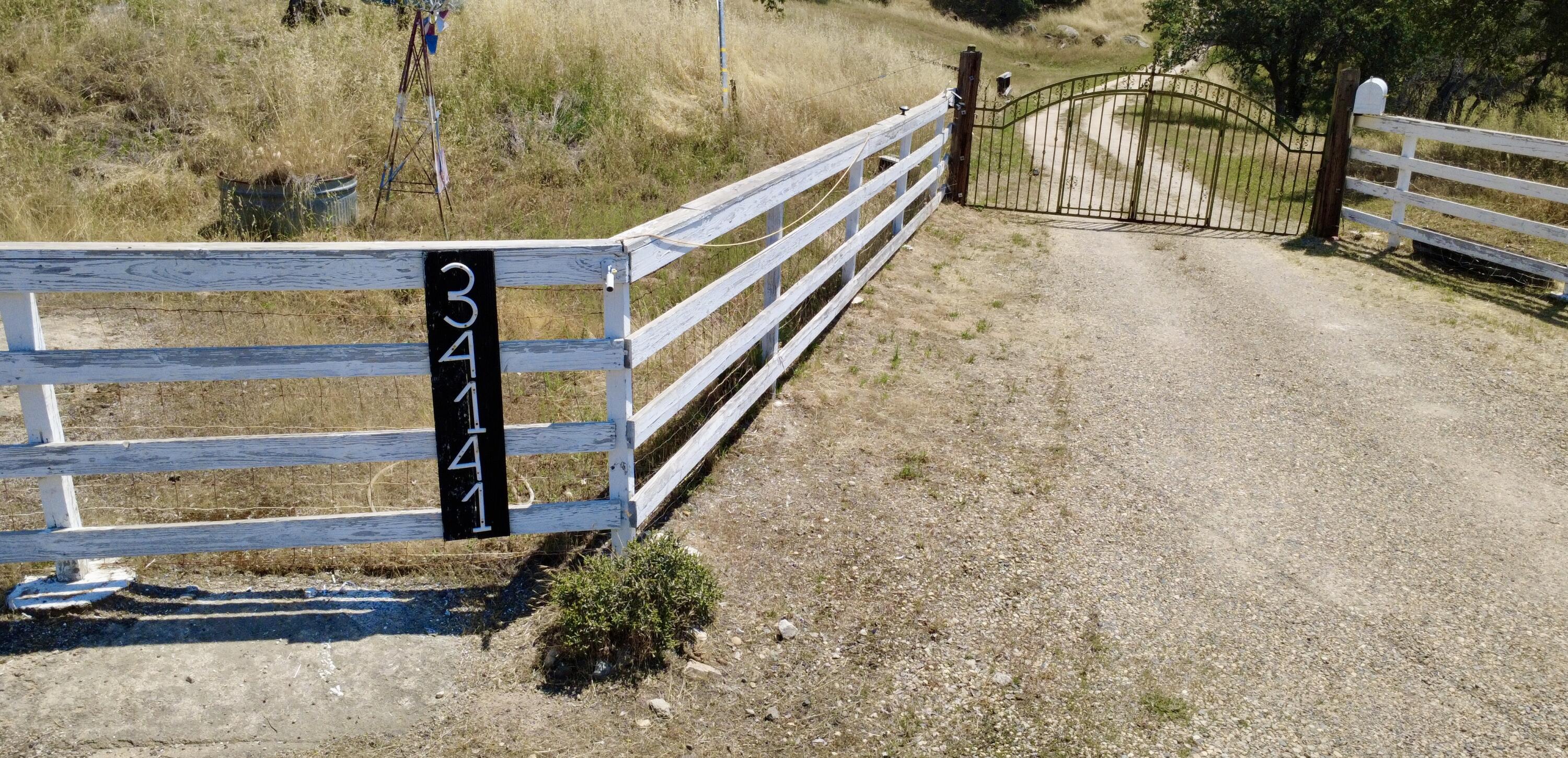 34141 Bronco Ln, Yokuts Valley, CA 93675