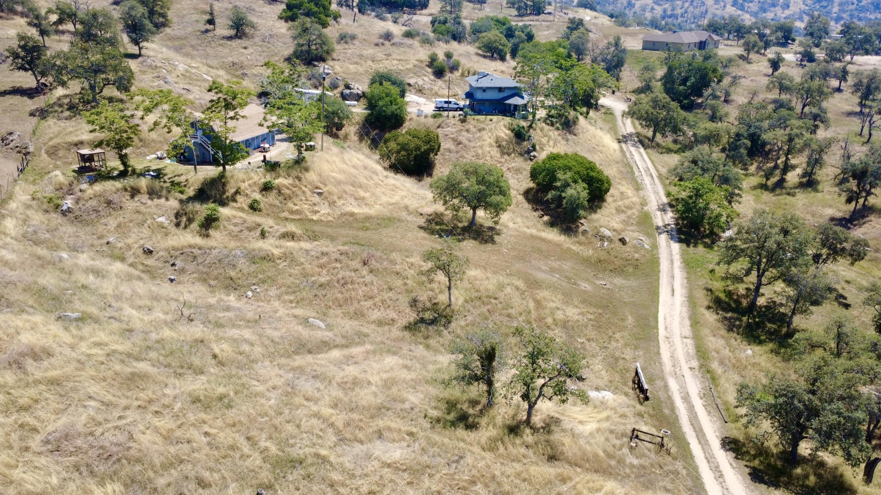 34141 Bronco Ln, Yokuts Valley, CA 93675