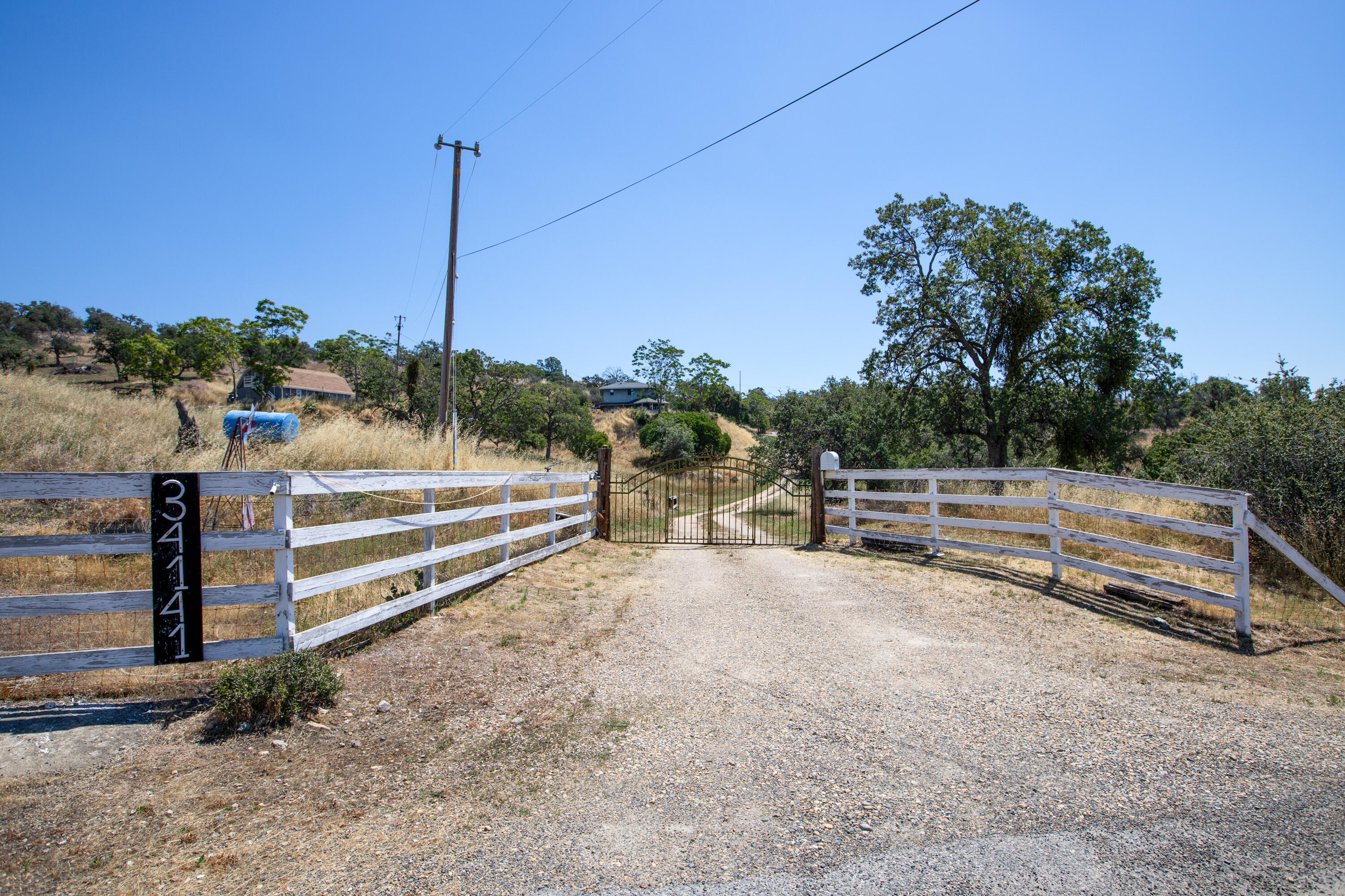 34141 Bronco Ln, Yokuts Valley, CA 93675