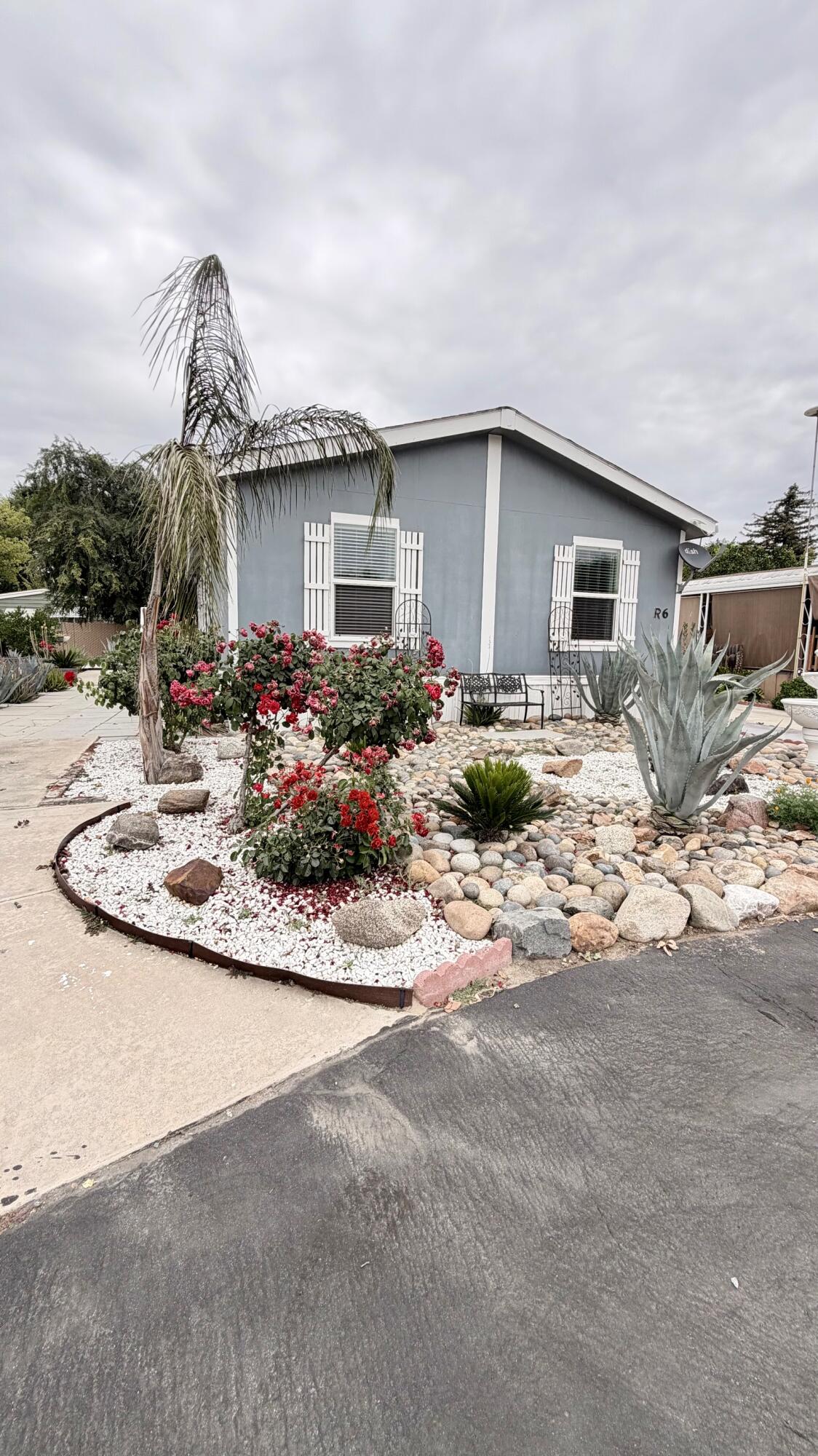 2400 W Midvalley Ave #R6, Visalia, CA 93277