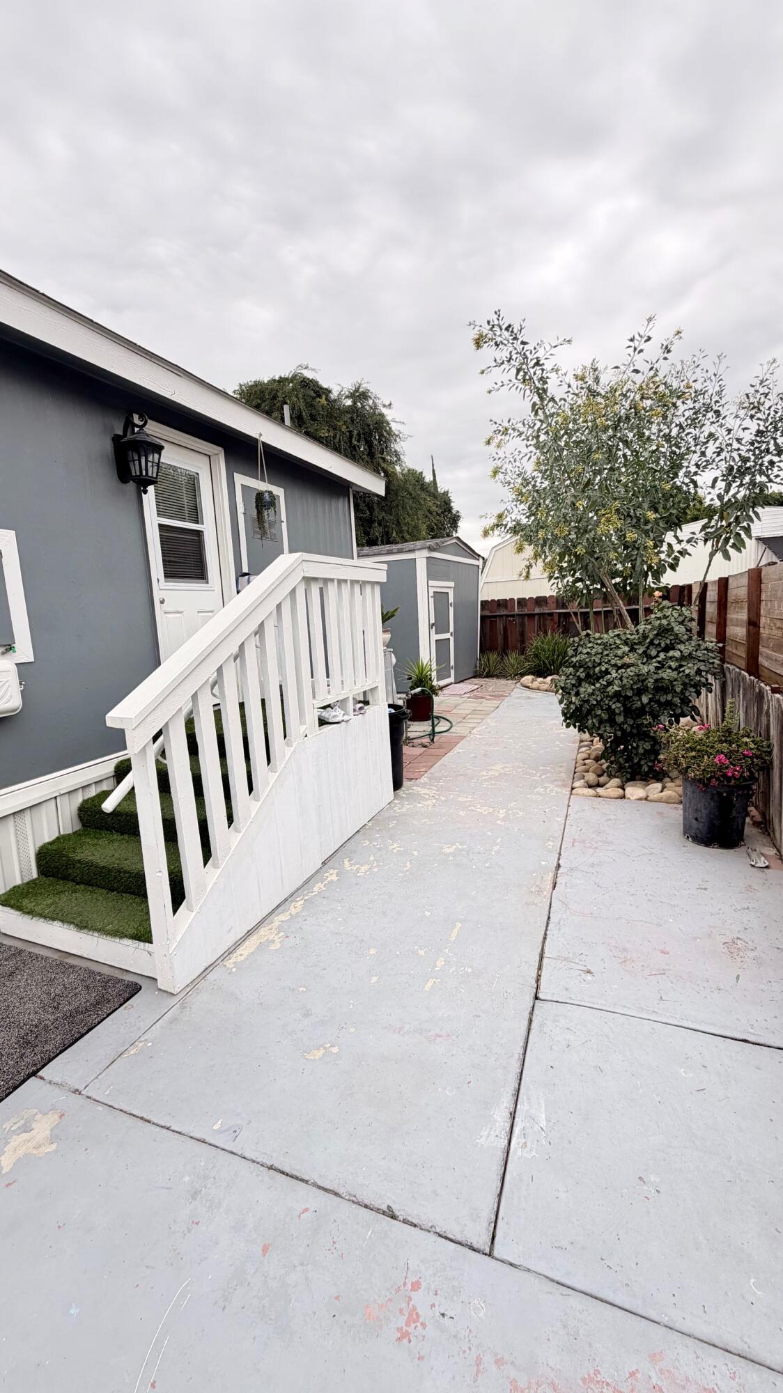 2400 W Midvalley Ave #R6, Visalia, CA 93277
