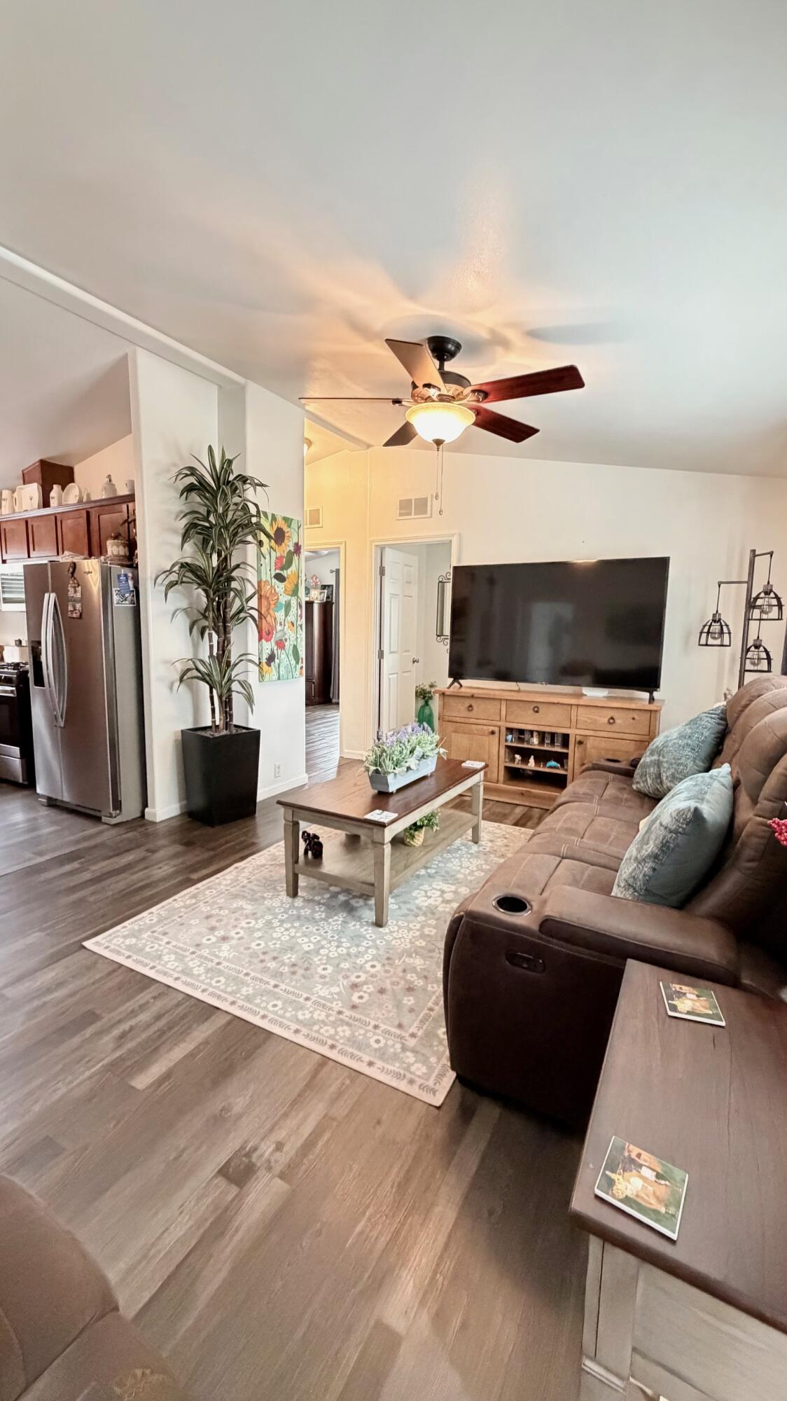 2400 W Midvalley Ave #R6, Visalia, CA 93277