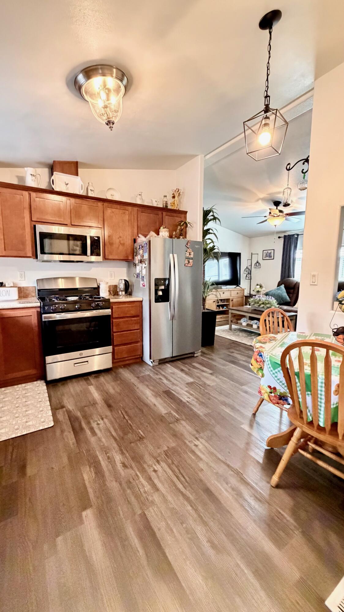 2400 W Midvalley Ave #R6, Visalia, CA 93277