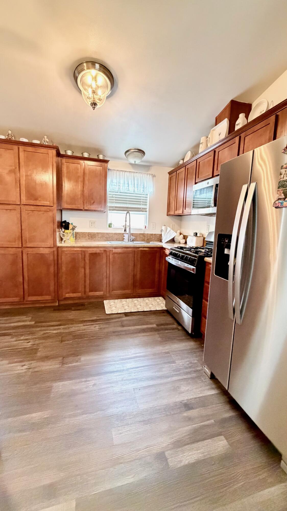 2400 W Midvalley Ave #R6, Visalia, CA 93277