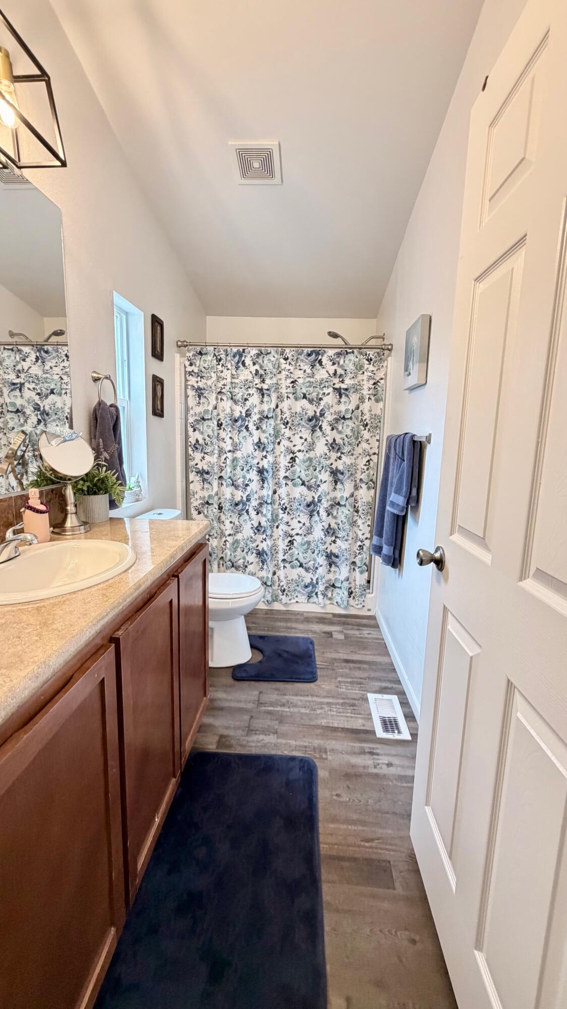 2400 W Midvalley Ave #R6, Visalia, CA 93277