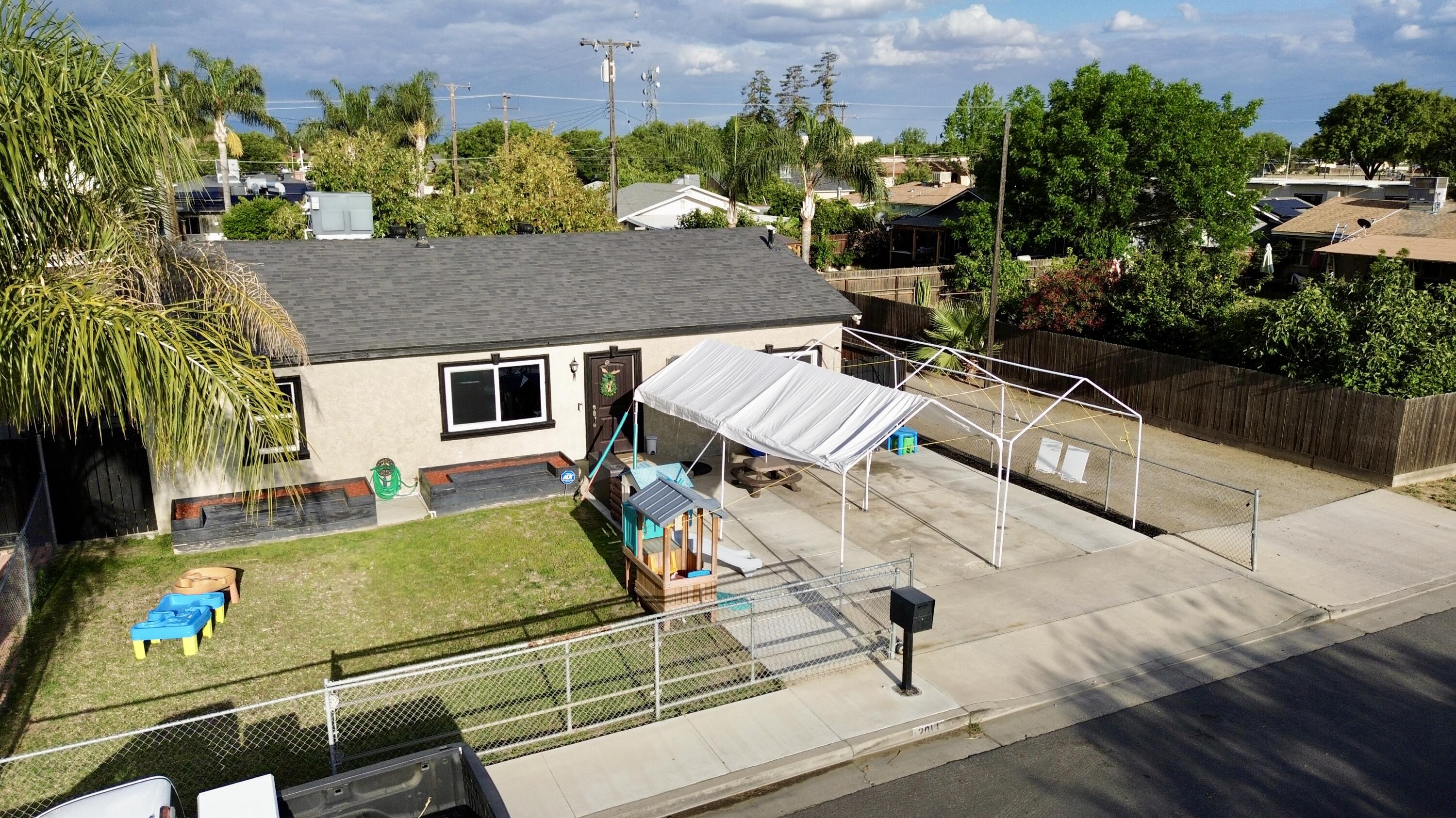 2014 Rounds St, Delano, CA 93215