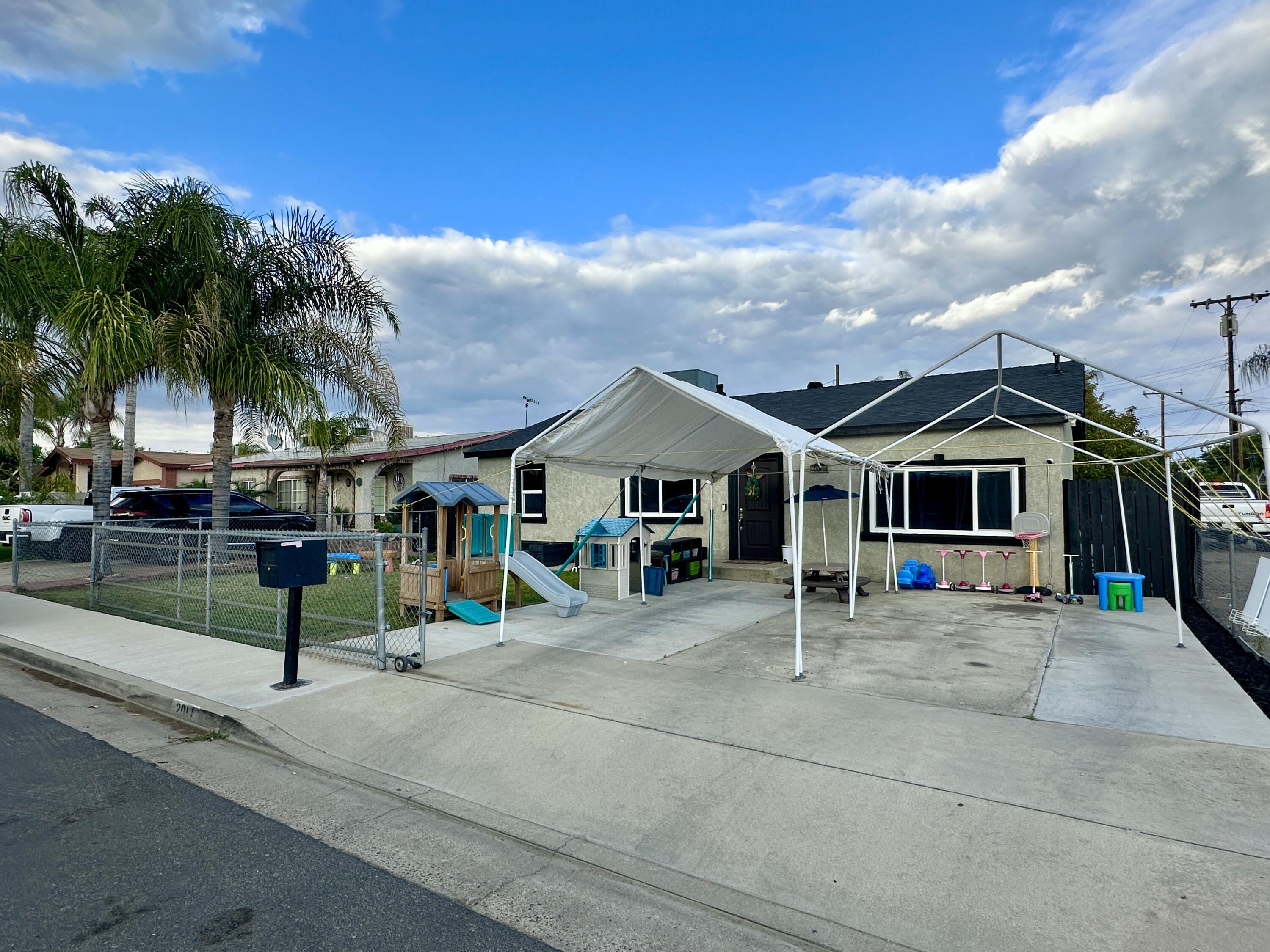 2014 Rounds St, Delano, CA 93215