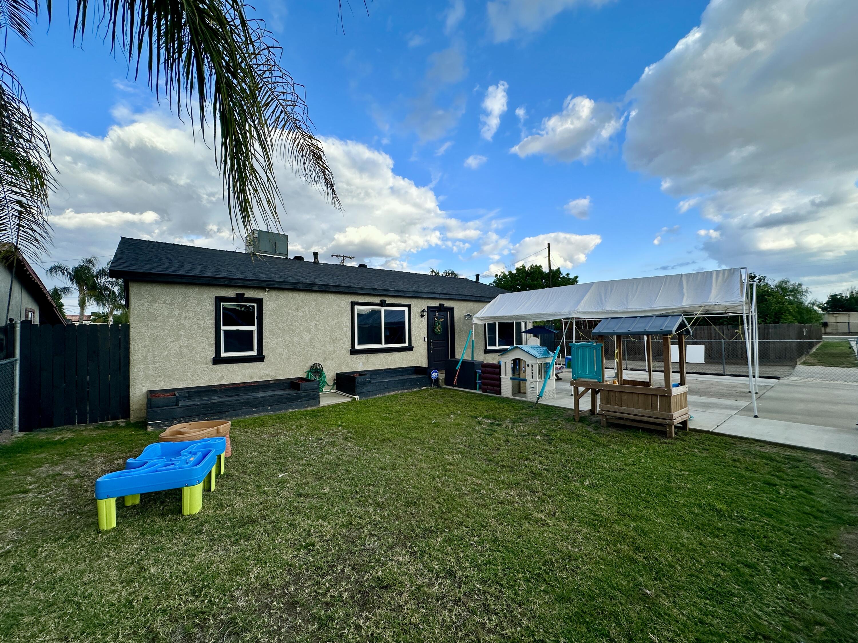 2014 Rounds St, Delano, CA 93215