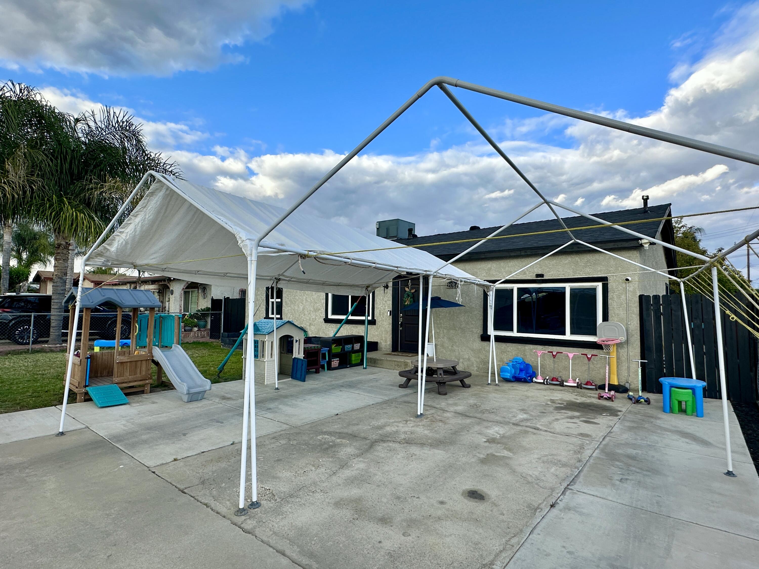 2014 Rounds St, Delano, CA 93215