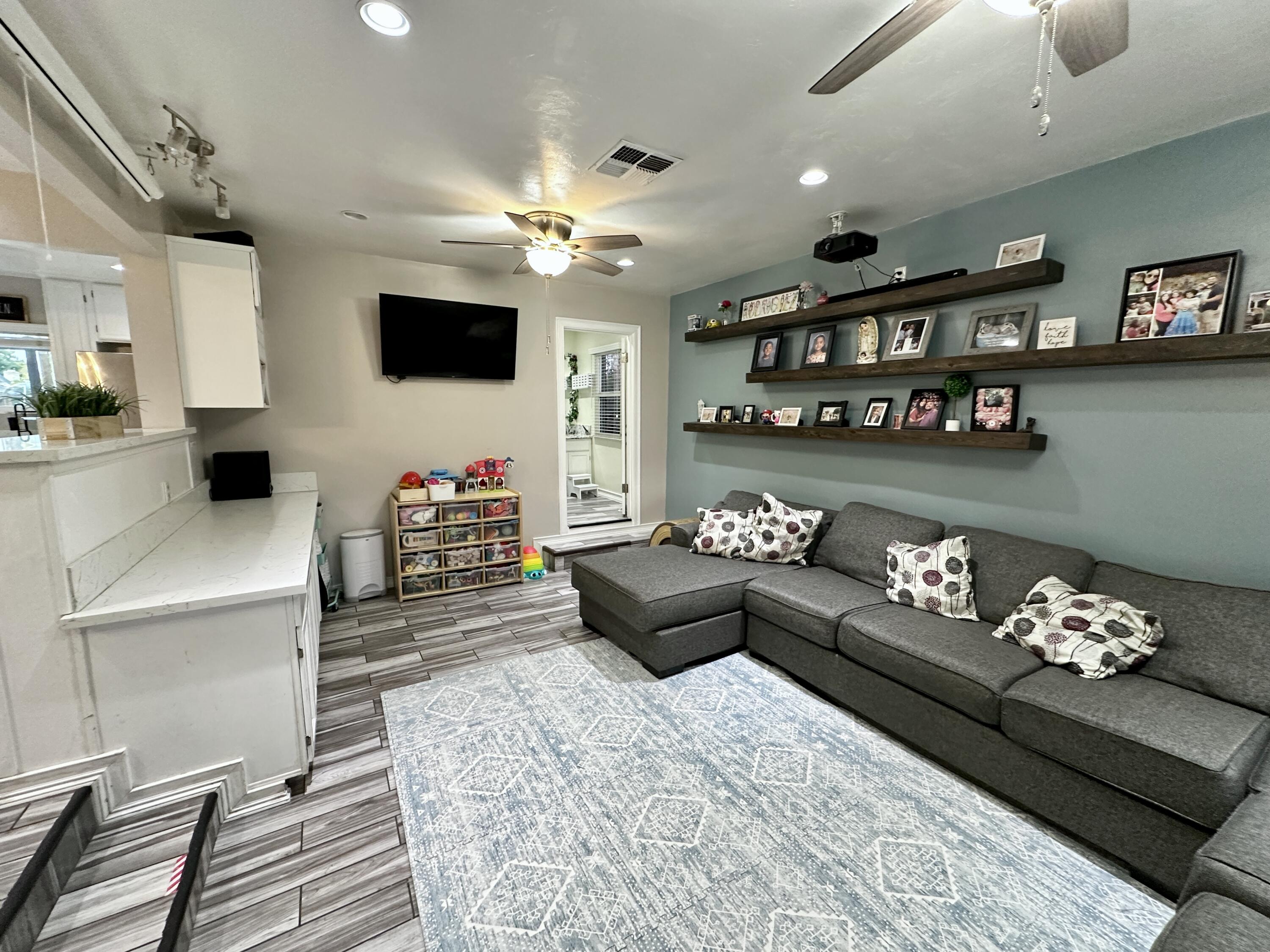 2014 Rounds St, Delano, CA 93215