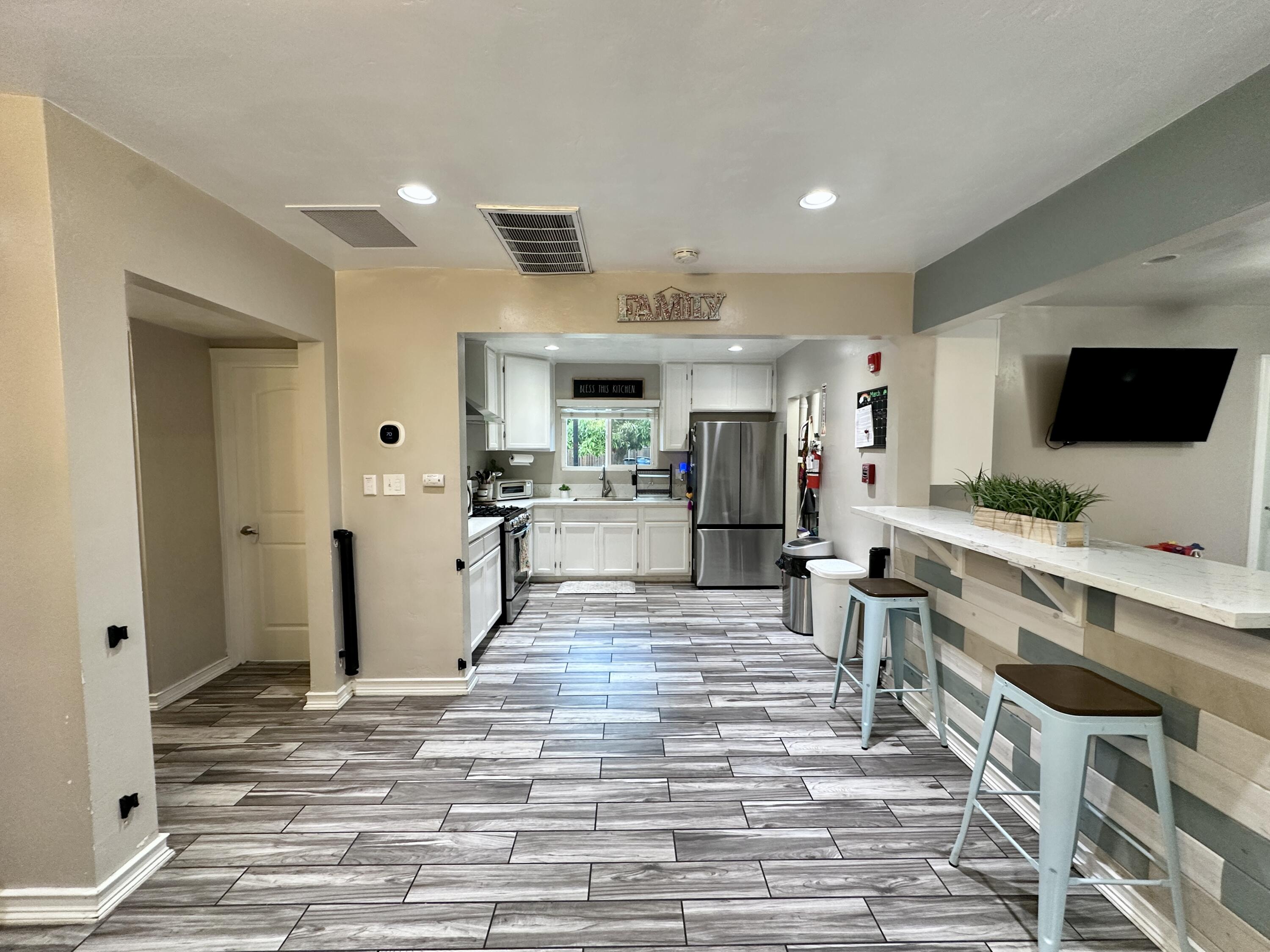 2014 Rounds St, Delano, CA 93215