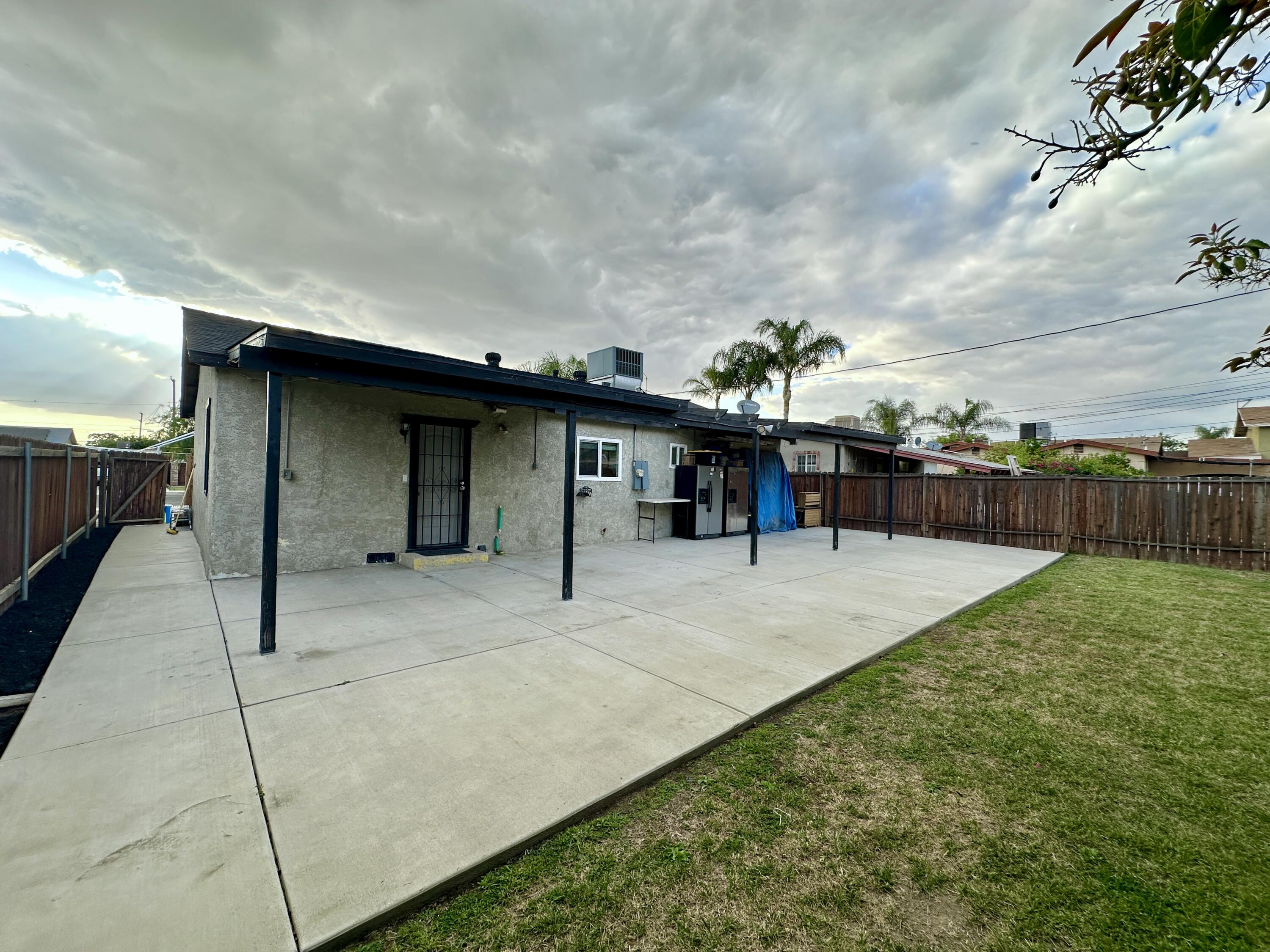 2014 Rounds St, Delano, CA 93215
