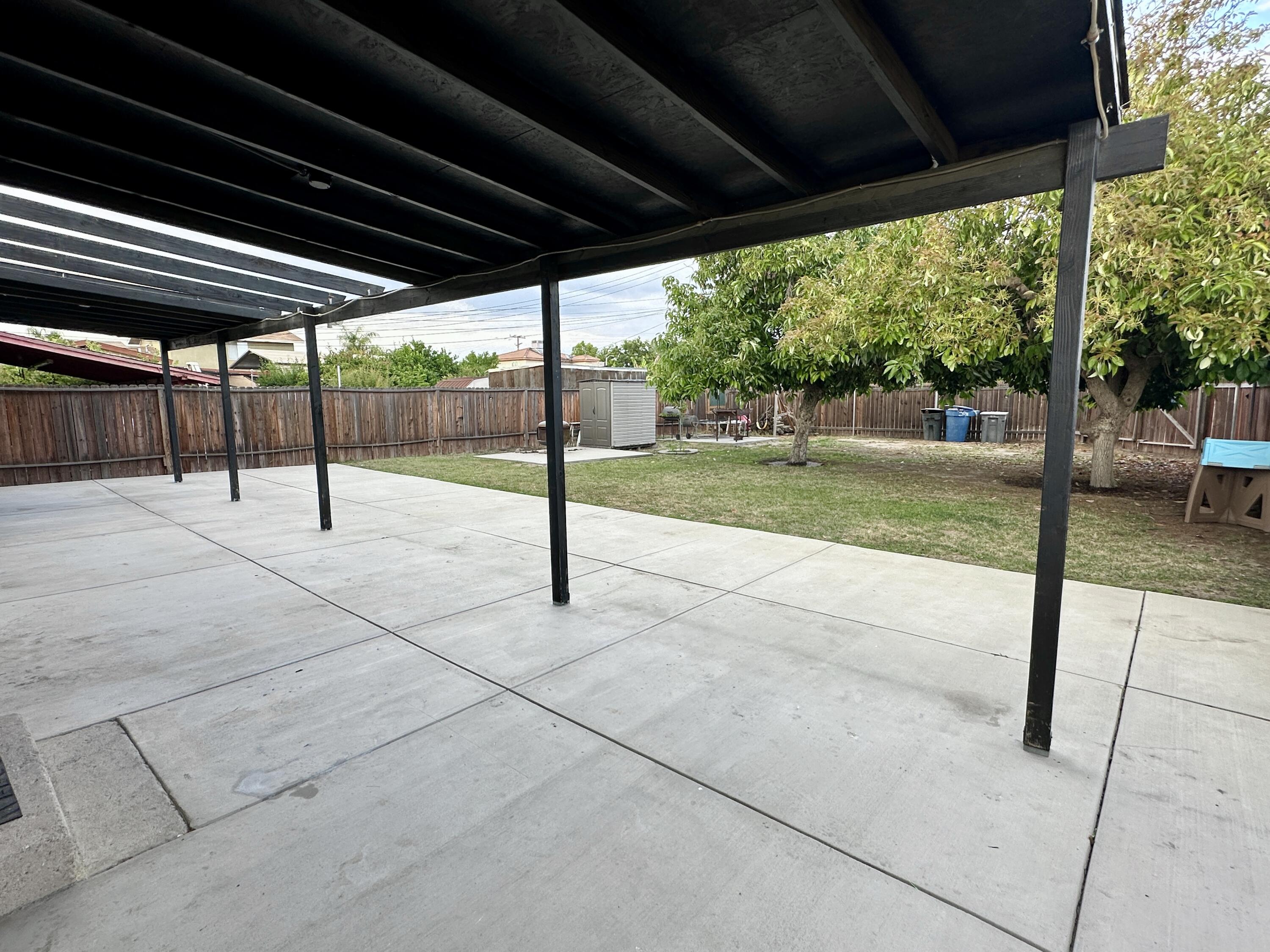 2014 Rounds St, Delano, CA 93215