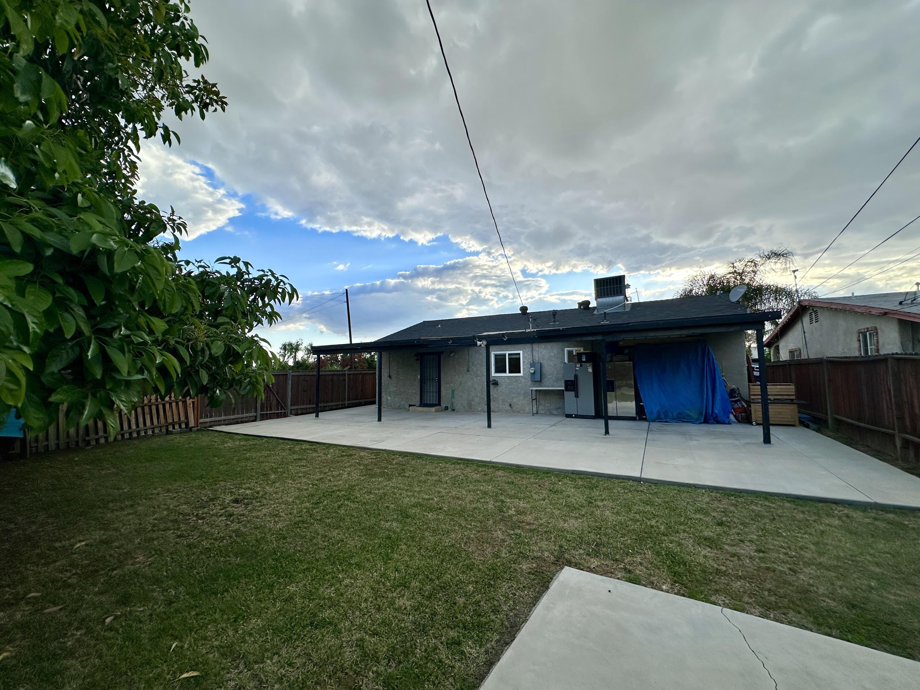 2014 Rounds St, Delano, CA 93215