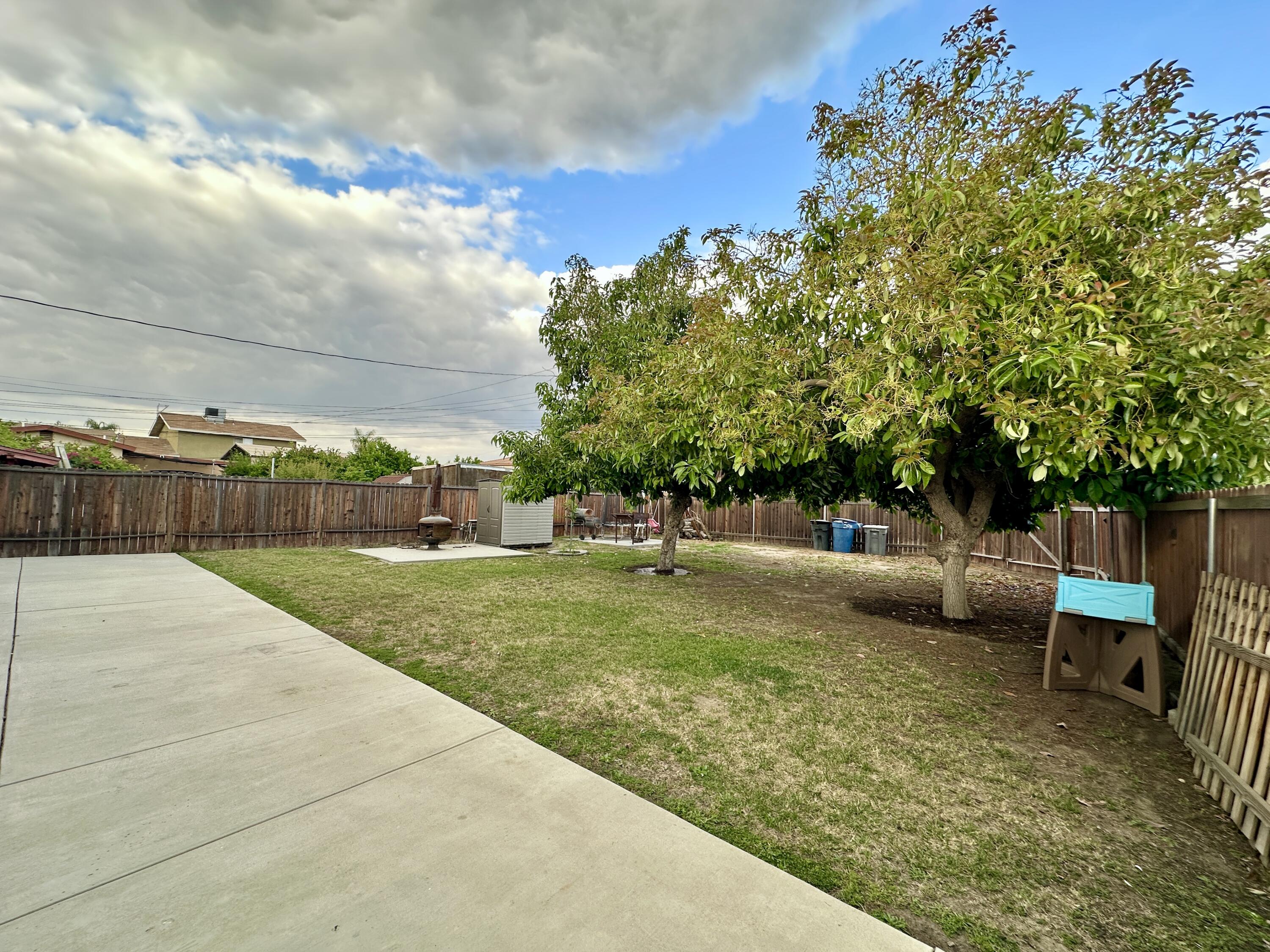 2014 Rounds St, Delano, CA 93215
