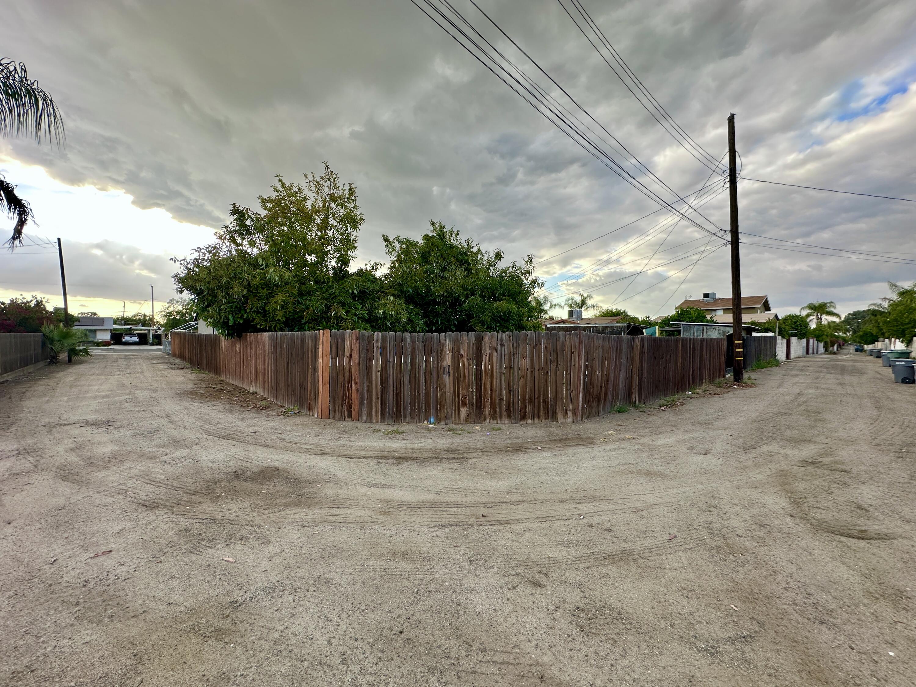 2014 Rounds St, Delano, CA 93215