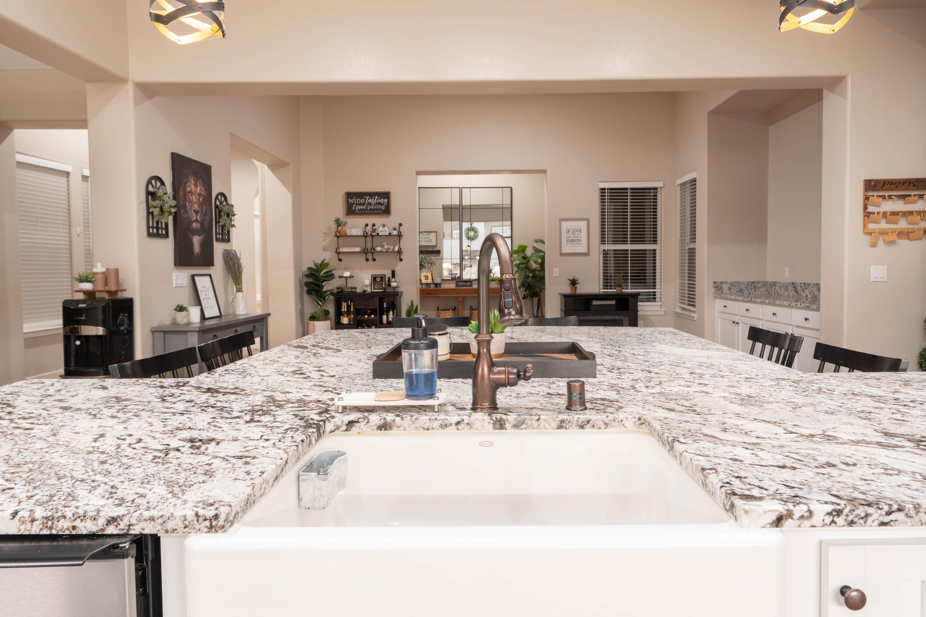 3601 W Lark Ave, Visalia, CA 93291