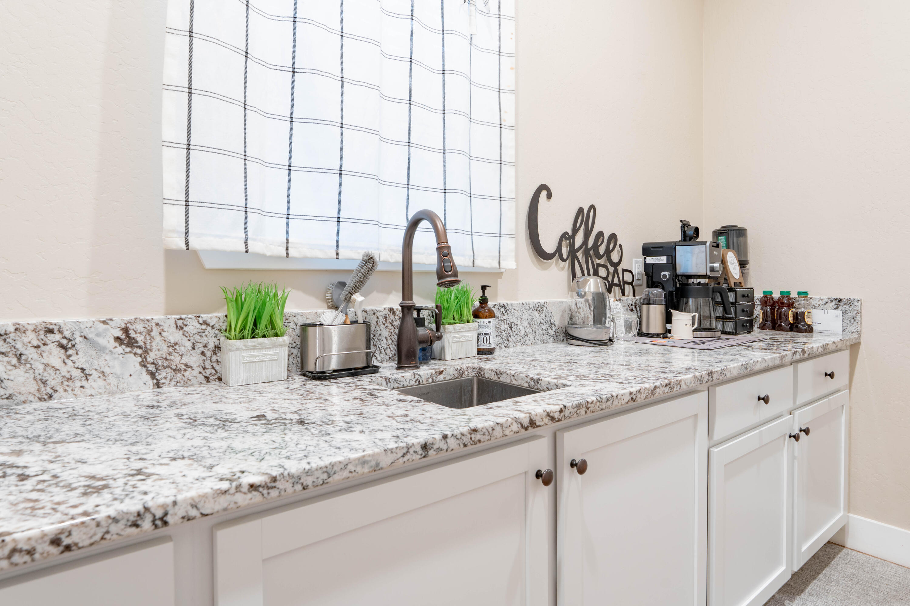 3601 W Lark Ave, Visalia, CA 93291