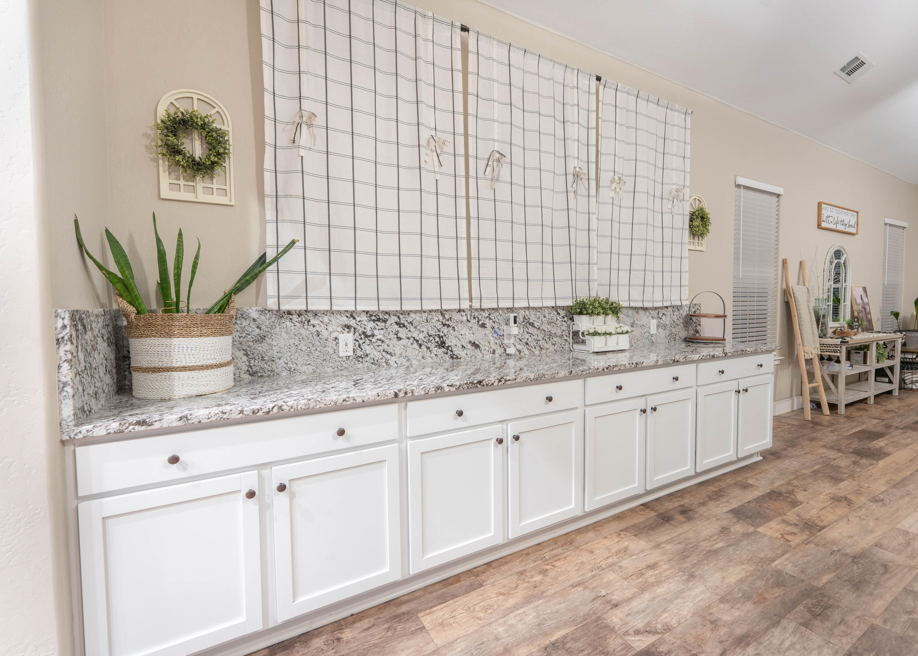 3601 W Lark Ave, Visalia, CA 93291