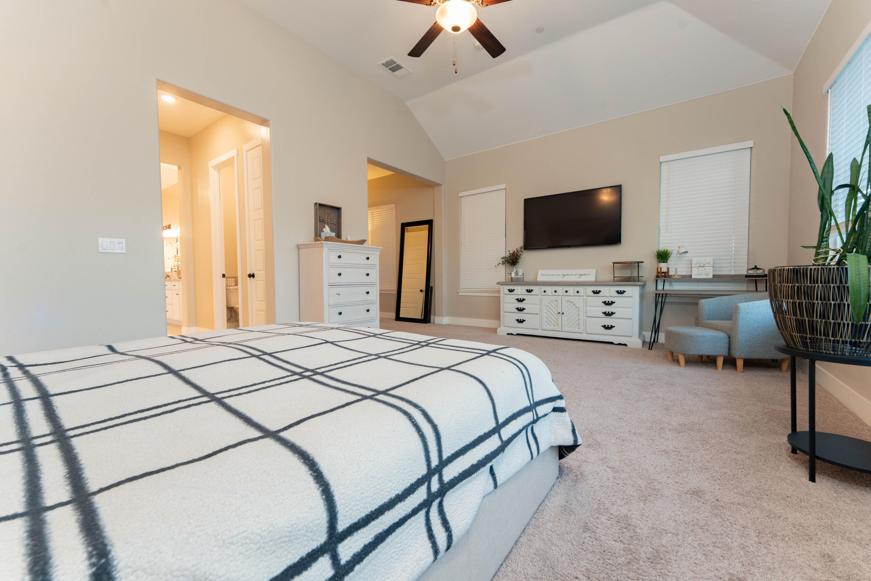3601 W Lark Ave, Visalia, CA 93291