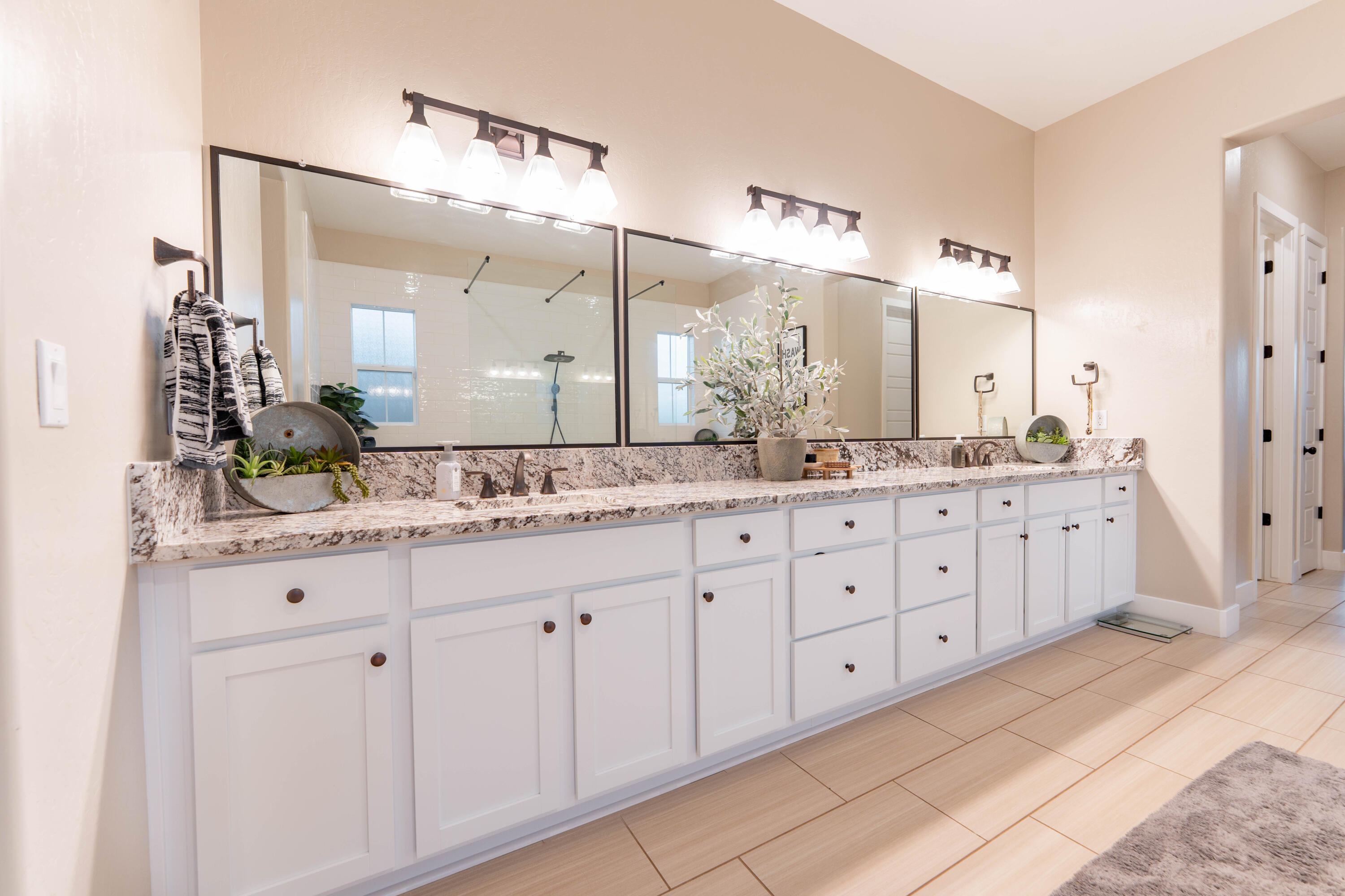 3601 W Lark Ave, Visalia, CA 93291