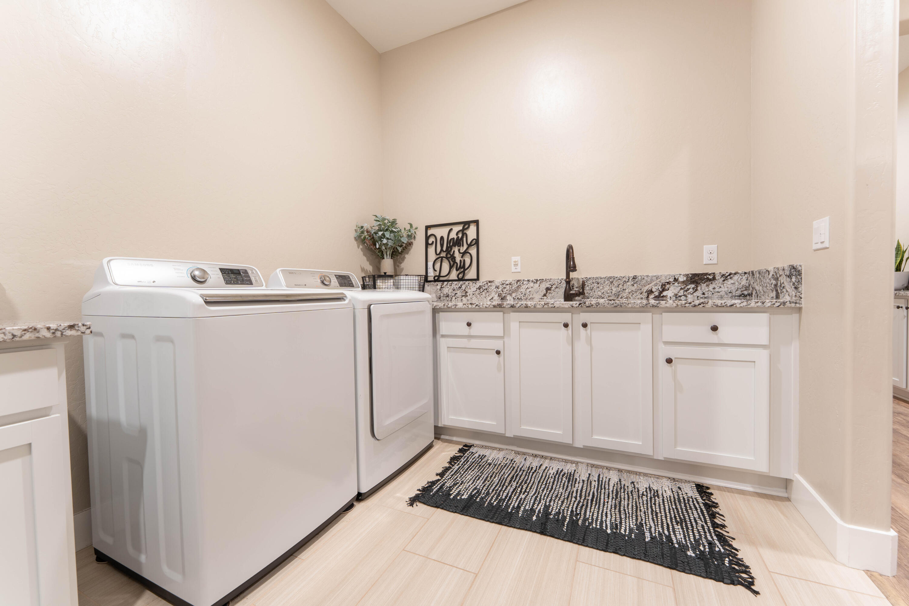 3601 W Lark Ave, Visalia, CA 93291