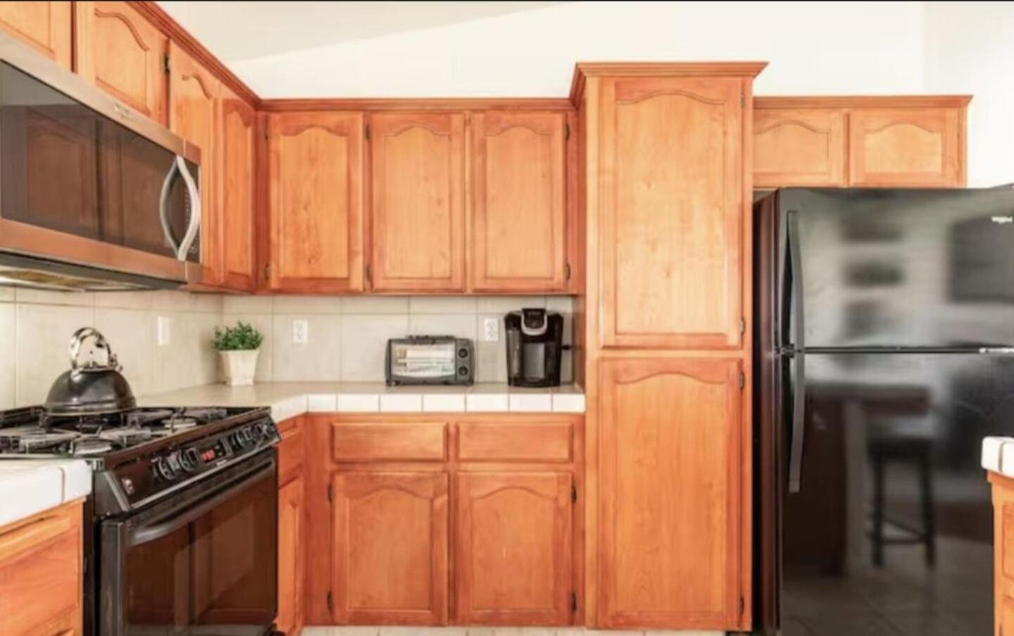 1239 Linda Way, Porterville, CA 93257