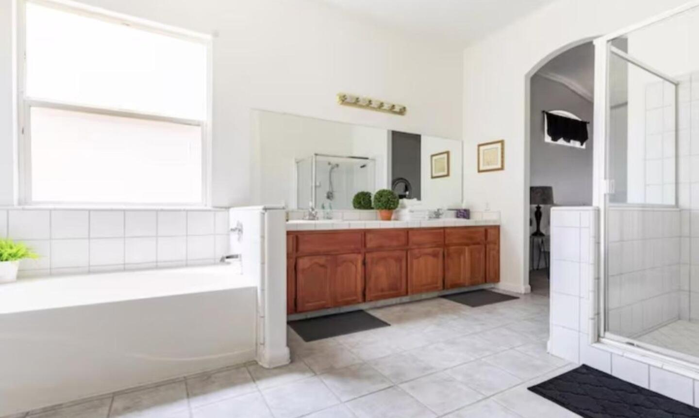 1239 Linda Way, Porterville, CA 93257
