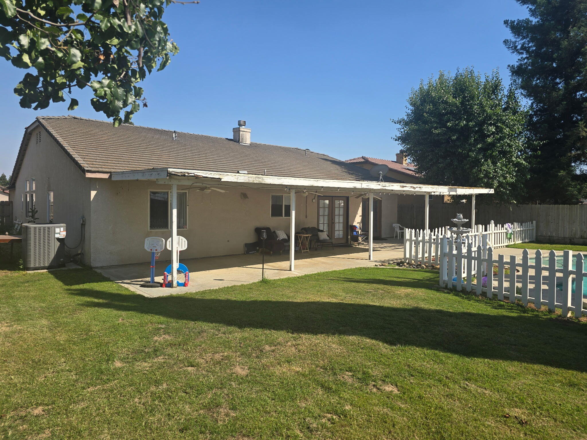 1239 Linda Way, Porterville, CA 93257