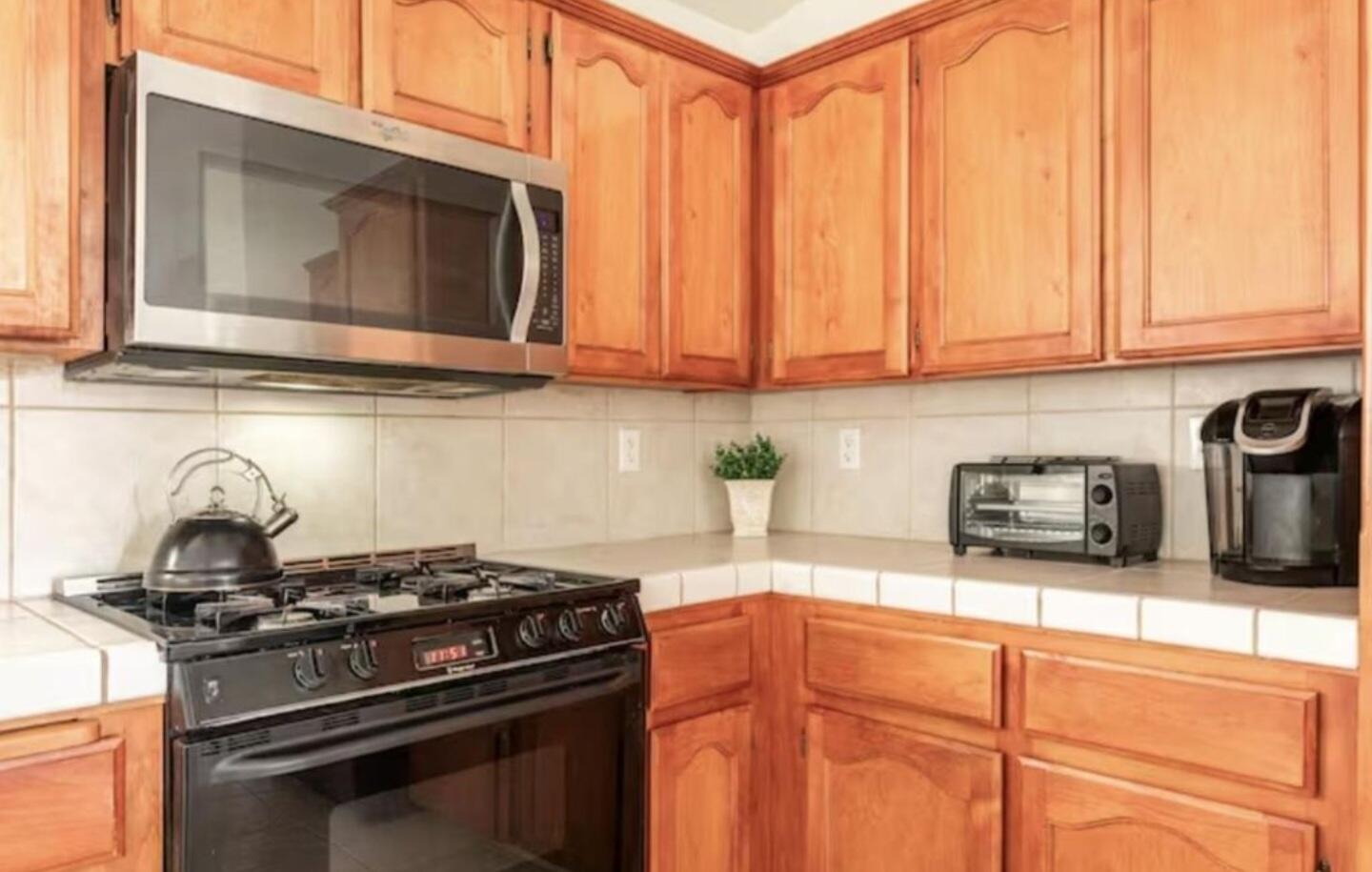1239 Linda Way, Porterville, CA 93257