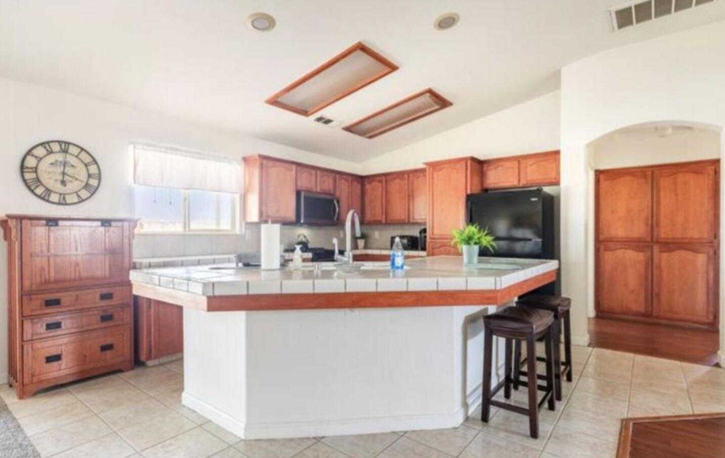 1239 Linda Way, Porterville, CA 93257