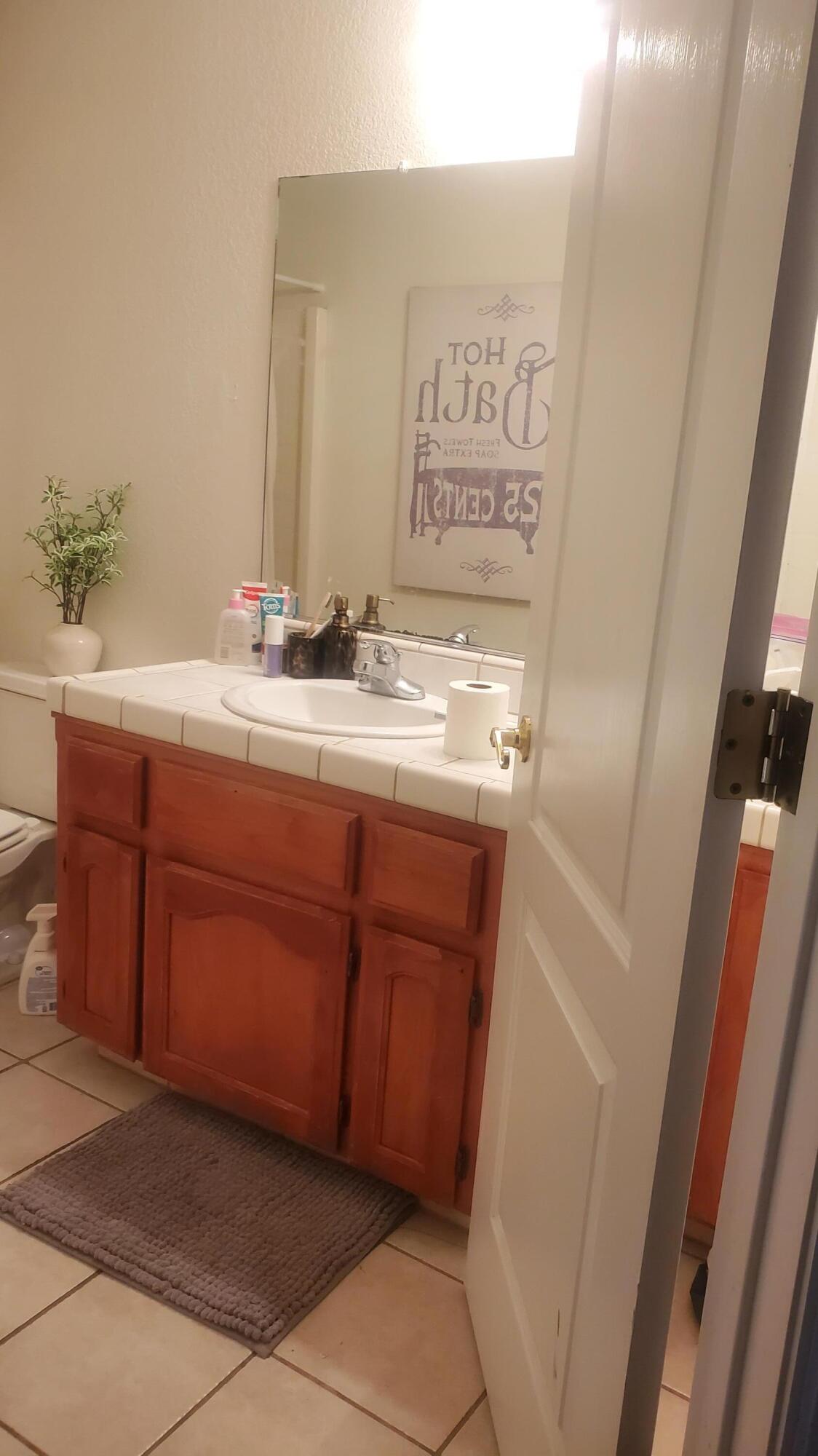 1239 Linda Way, Porterville, CA 93257