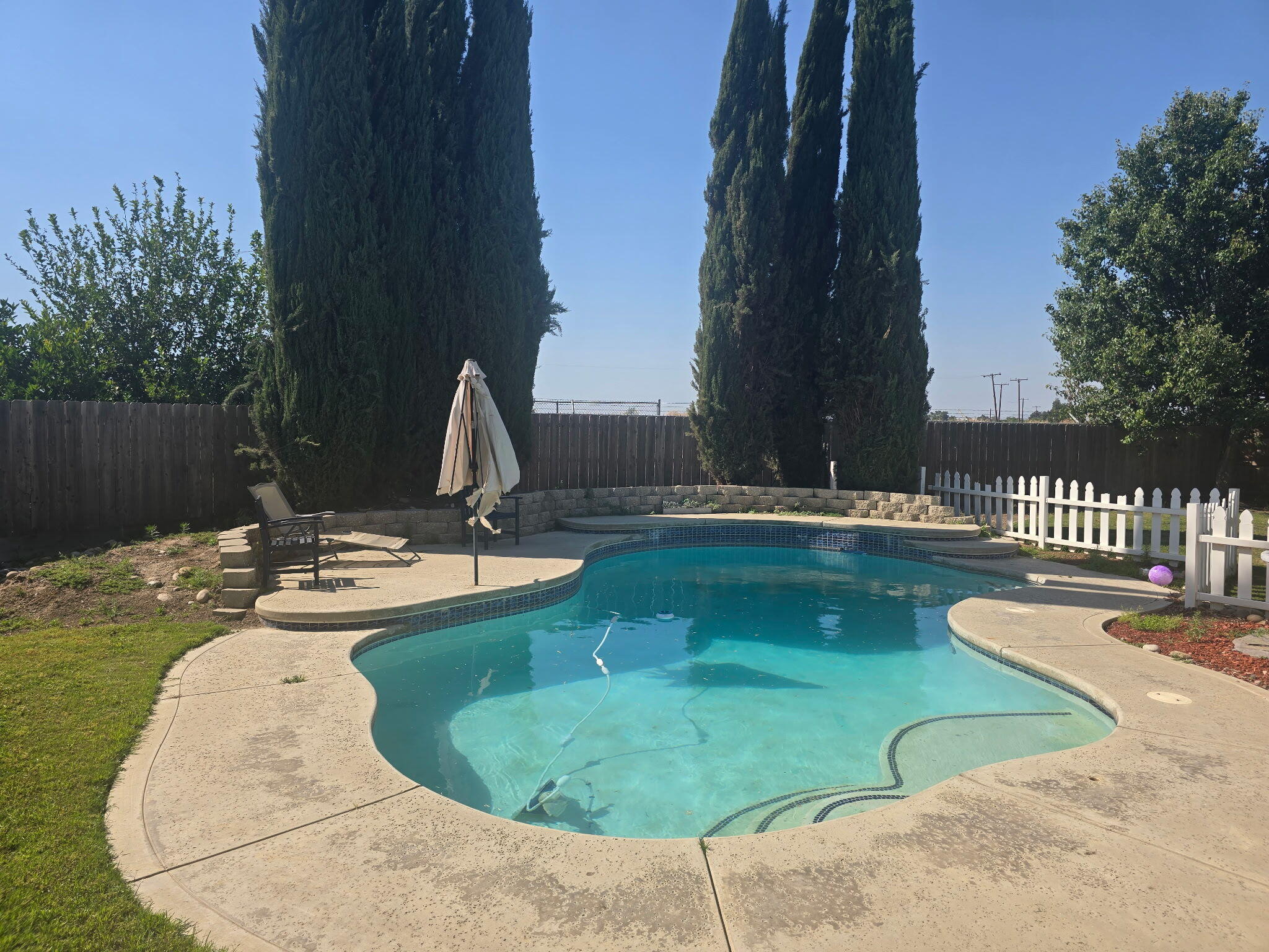 1239 Linda Way, Porterville, CA 93257