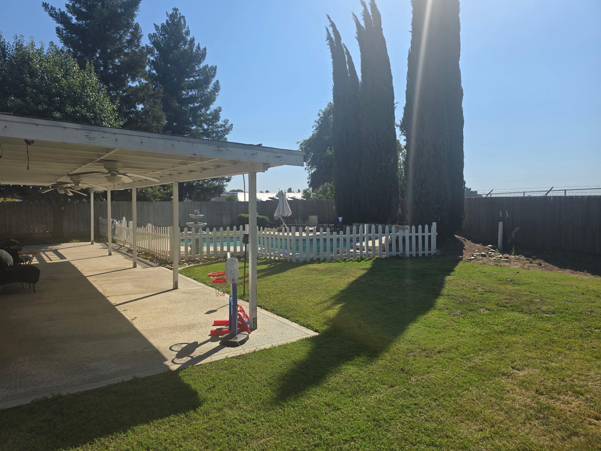 1239 Linda Way, Porterville, CA 93257