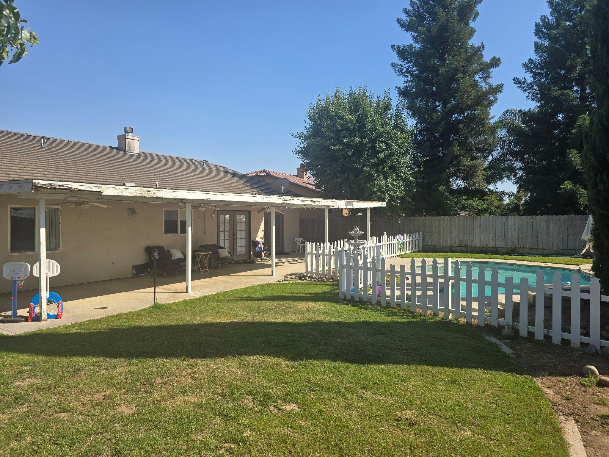 1239 Linda Way, Porterville, CA 93257