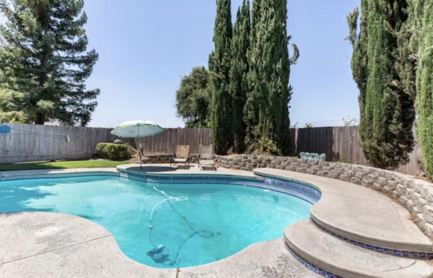 1239 Linda Way, Porterville, CA 93257