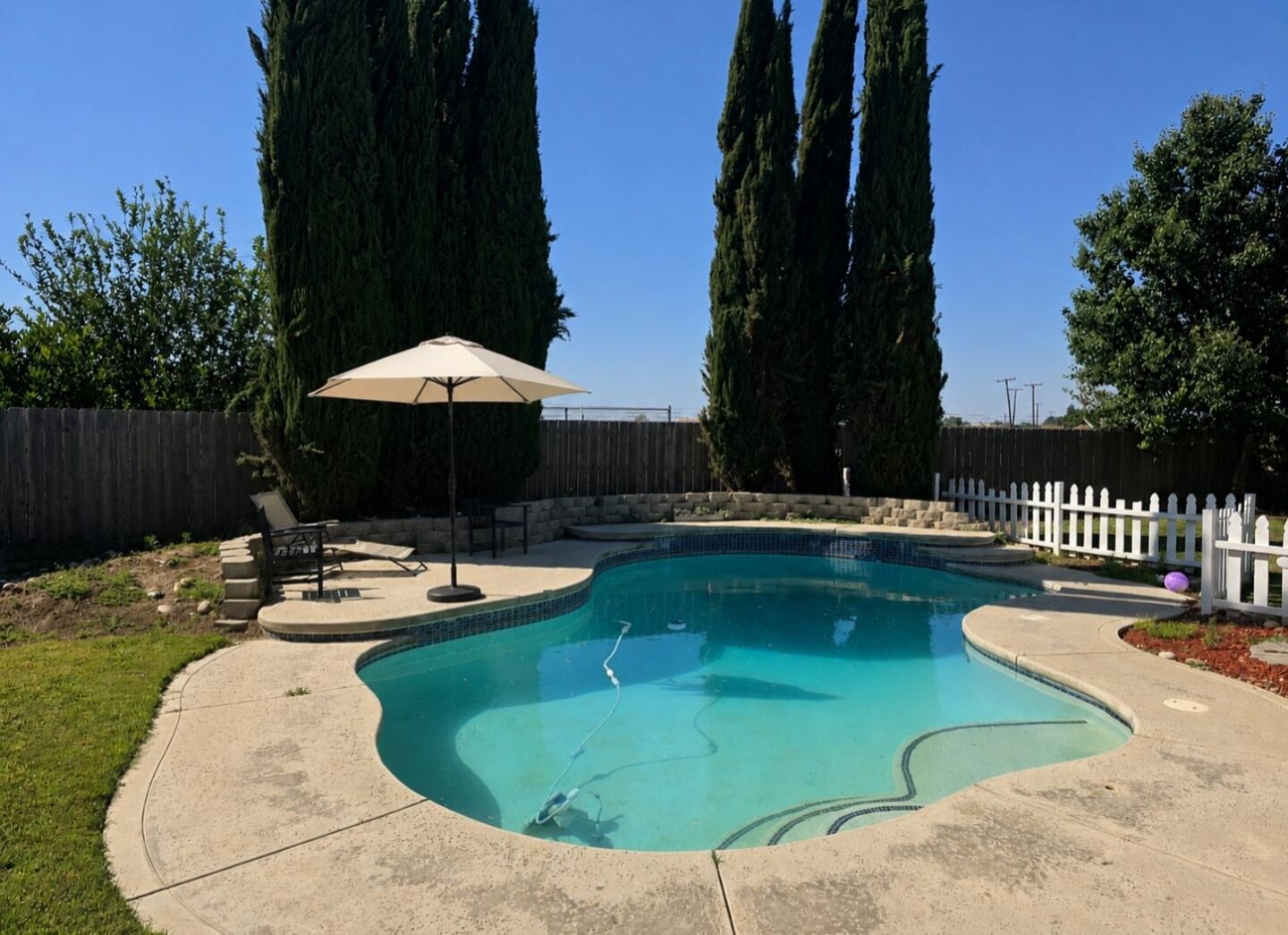 1239 Linda Way, Porterville, CA 93257